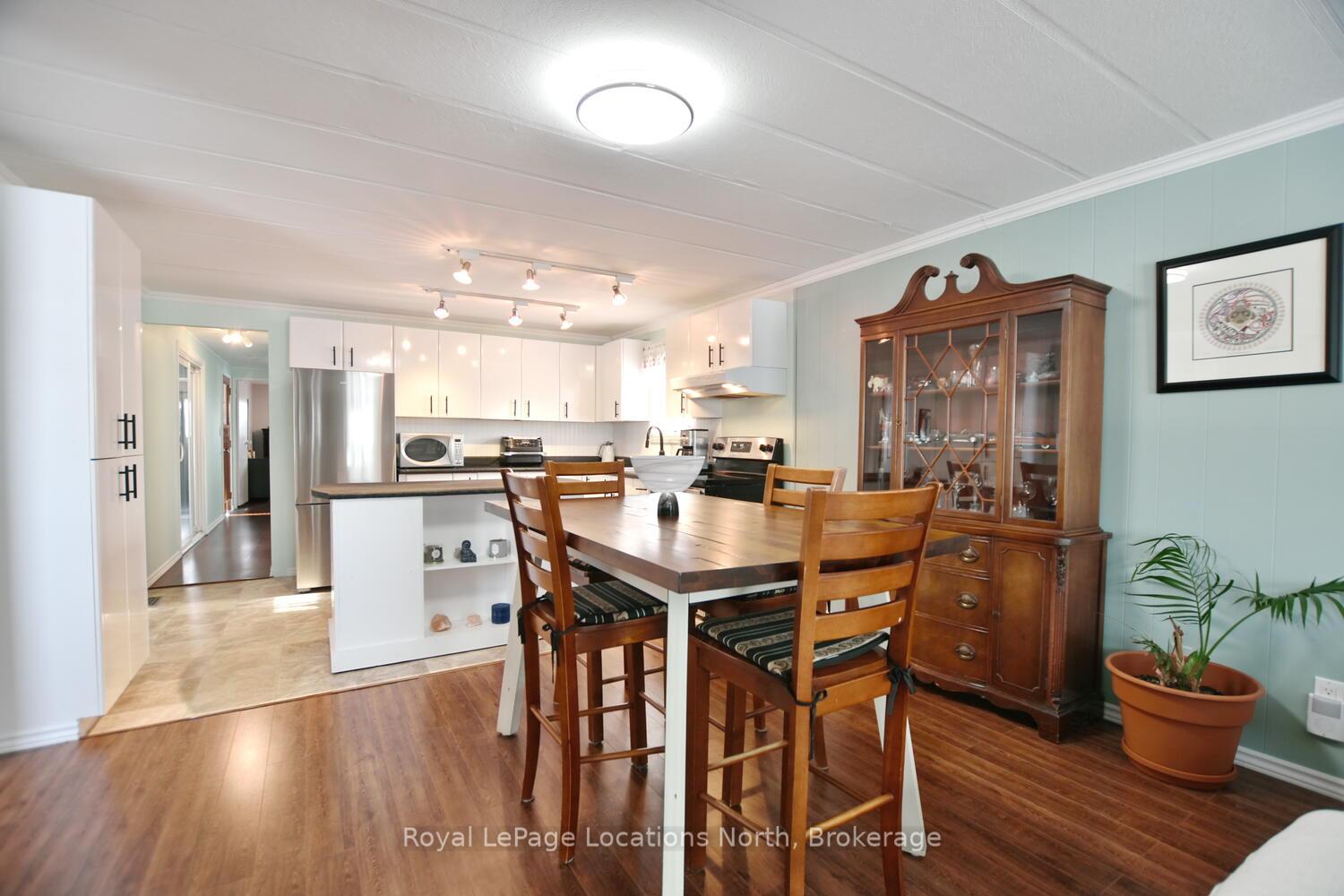 Photo 4 of 80 Georgian Glen Drive, Wasaga Beach — HOMEH