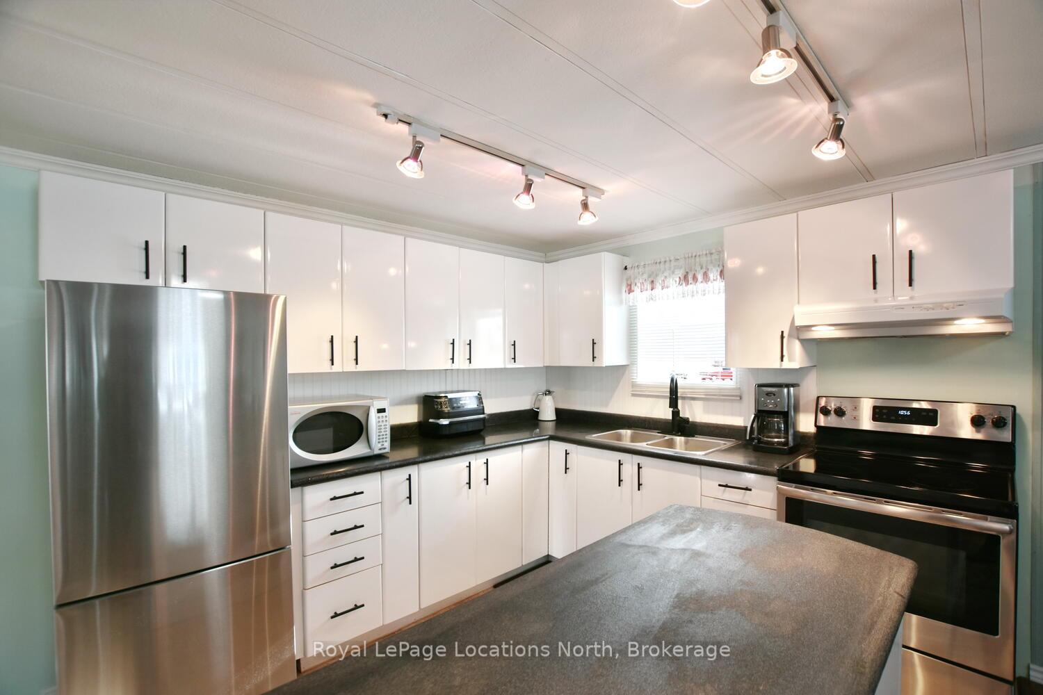 Photo 16 of 80 Georgian Glen Drive, Wasaga Beach — HOMEH