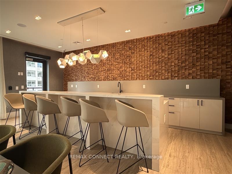 Photo 4 of Unit 1608, 65 Broadway Avenue, Toronto, Mount Pleasant West — HOMEH