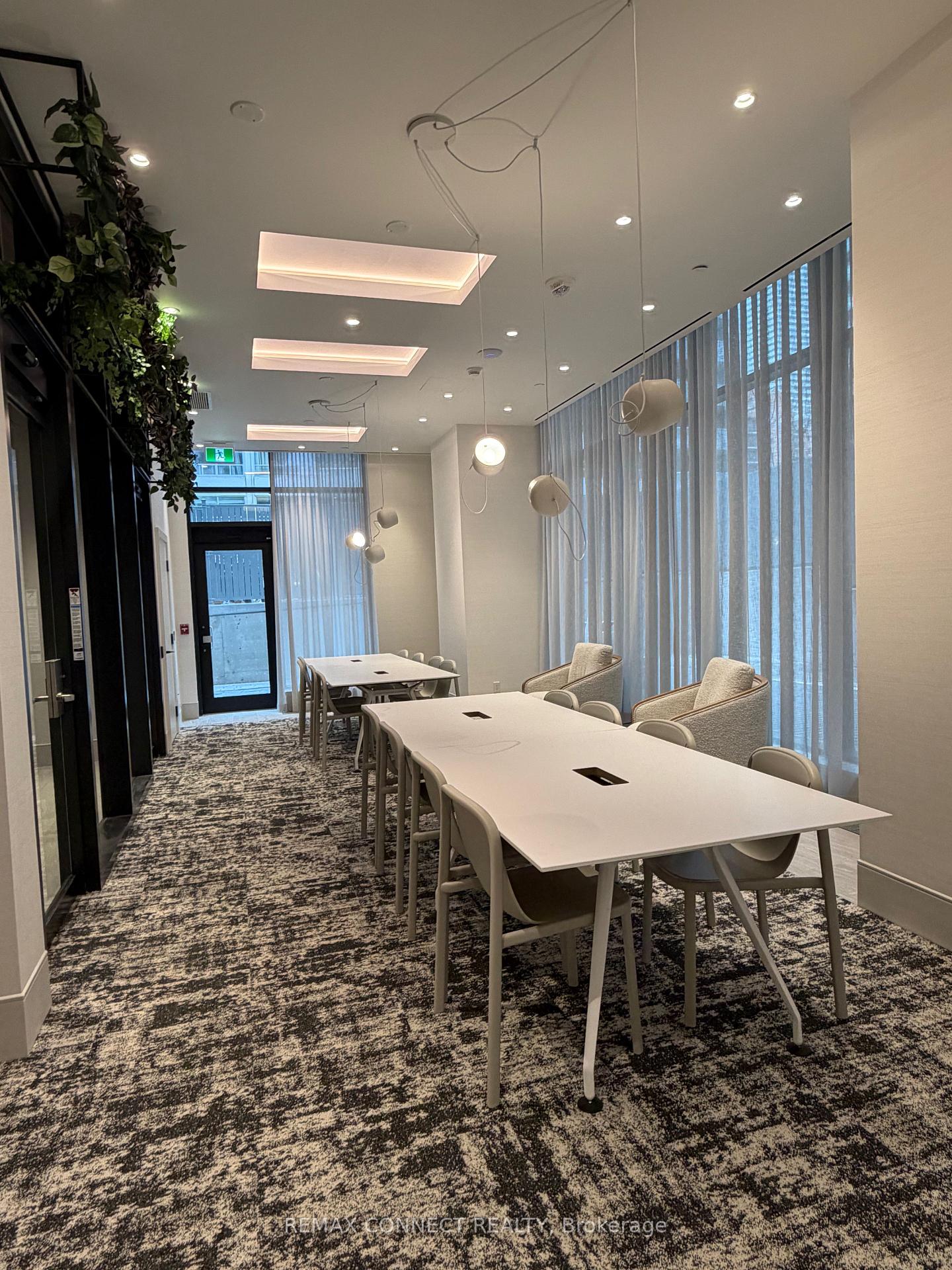 Photo 6 of Unit 1608, 65 Broadway Avenue, Toronto, Mount Pleasant West — HOMEH