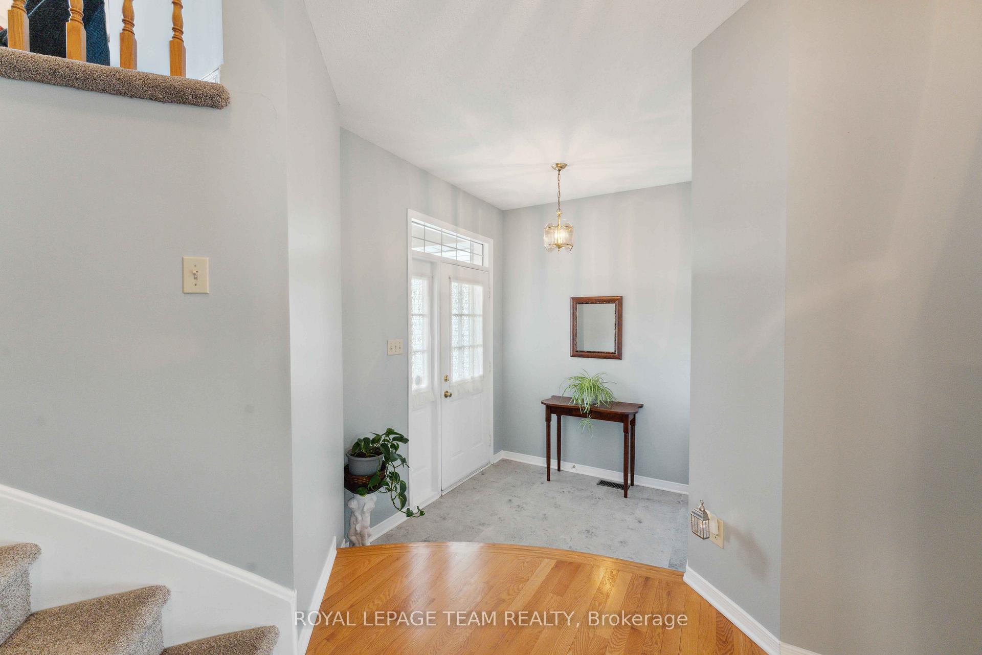 Photo 2 of 16 Royal Field Crescent, Ottawa, Barrhaven - Longfields — HOMEH