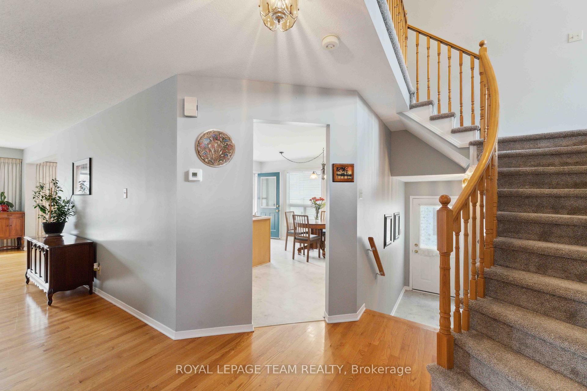 Photo 3 of 16 Royal Field Crescent, Ottawa, Barrhaven - Longfields — HOMEH