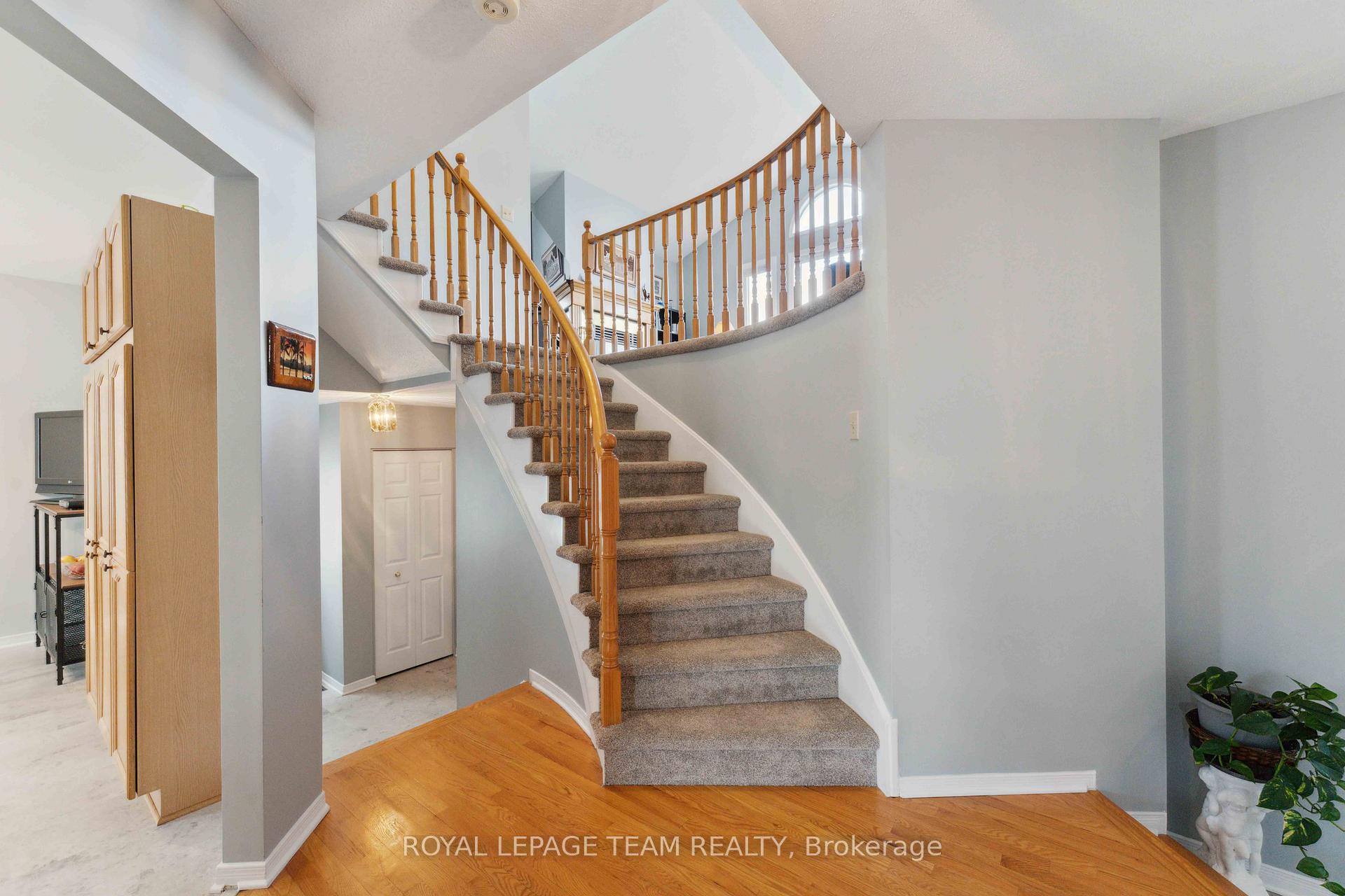 Photo 4 of 16 Royal Field Crescent, Ottawa, Barrhaven - Longfields — HOMEH