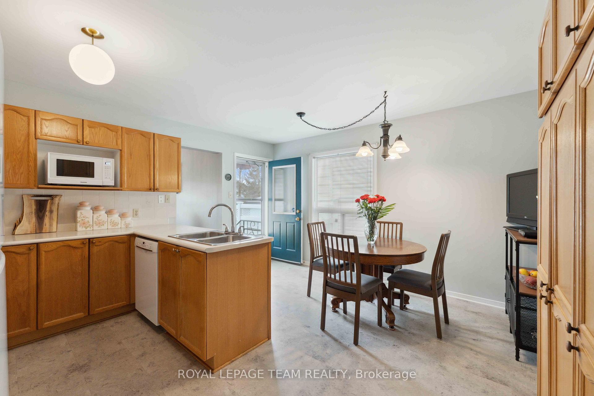 Photo 9 of 16 Royal Field Crescent, Ottawa, Barrhaven - Longfields — HOMEH