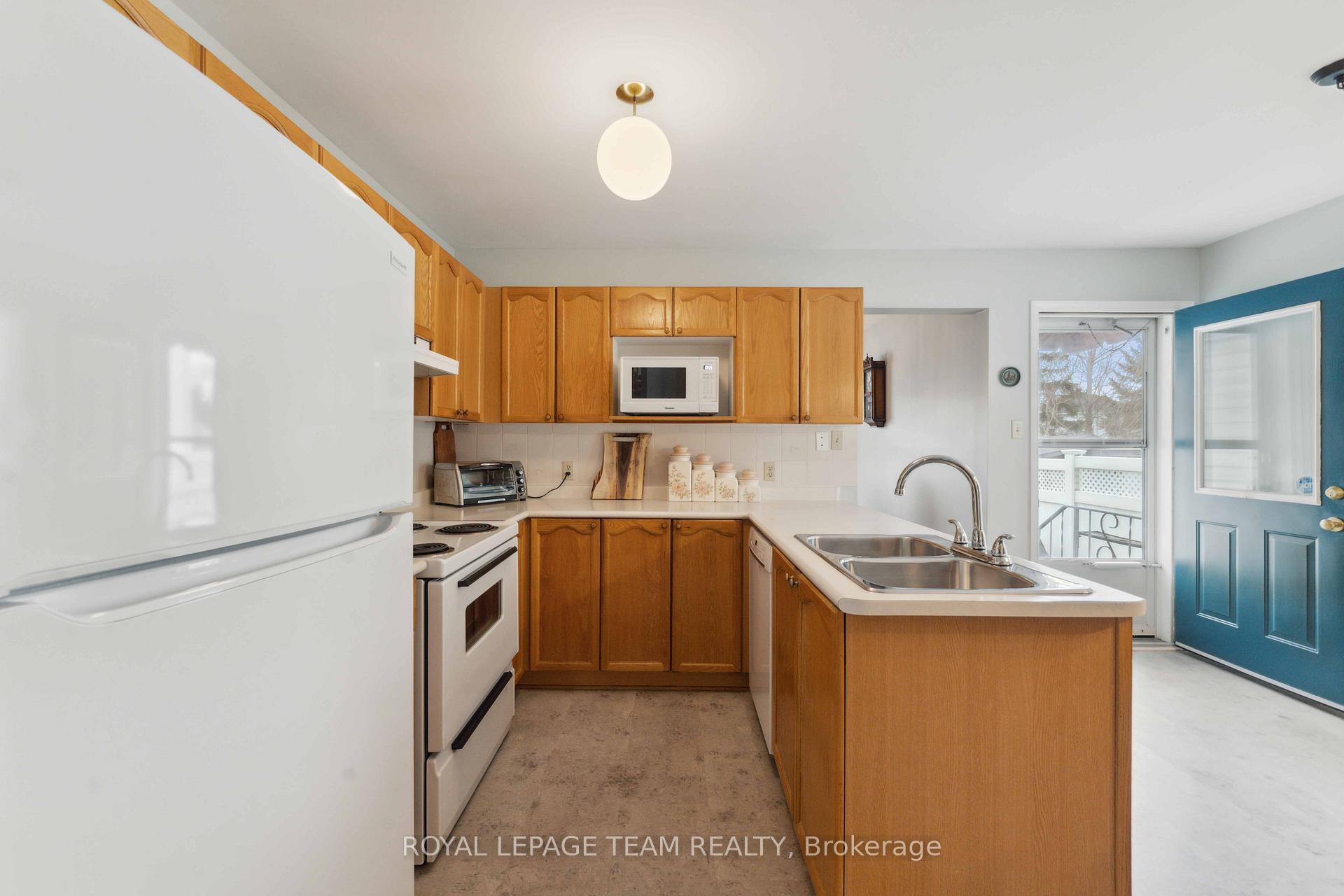 Photo 10 of 16 Royal Field Crescent, Ottawa, Barrhaven - Longfields — HOMEH