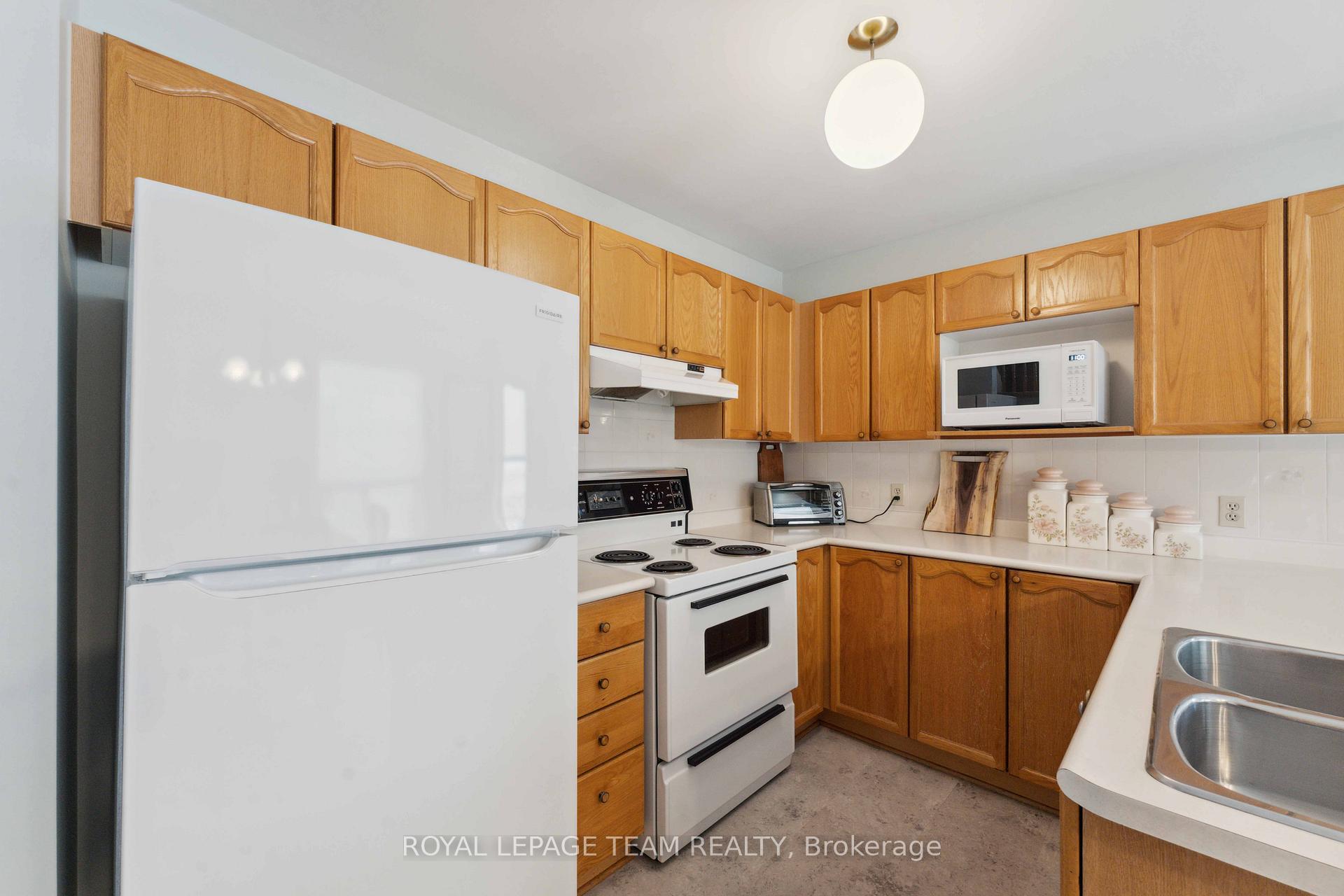 Photo 12 of 16 Royal Field Crescent, Ottawa, Barrhaven - Longfields — HOMEH