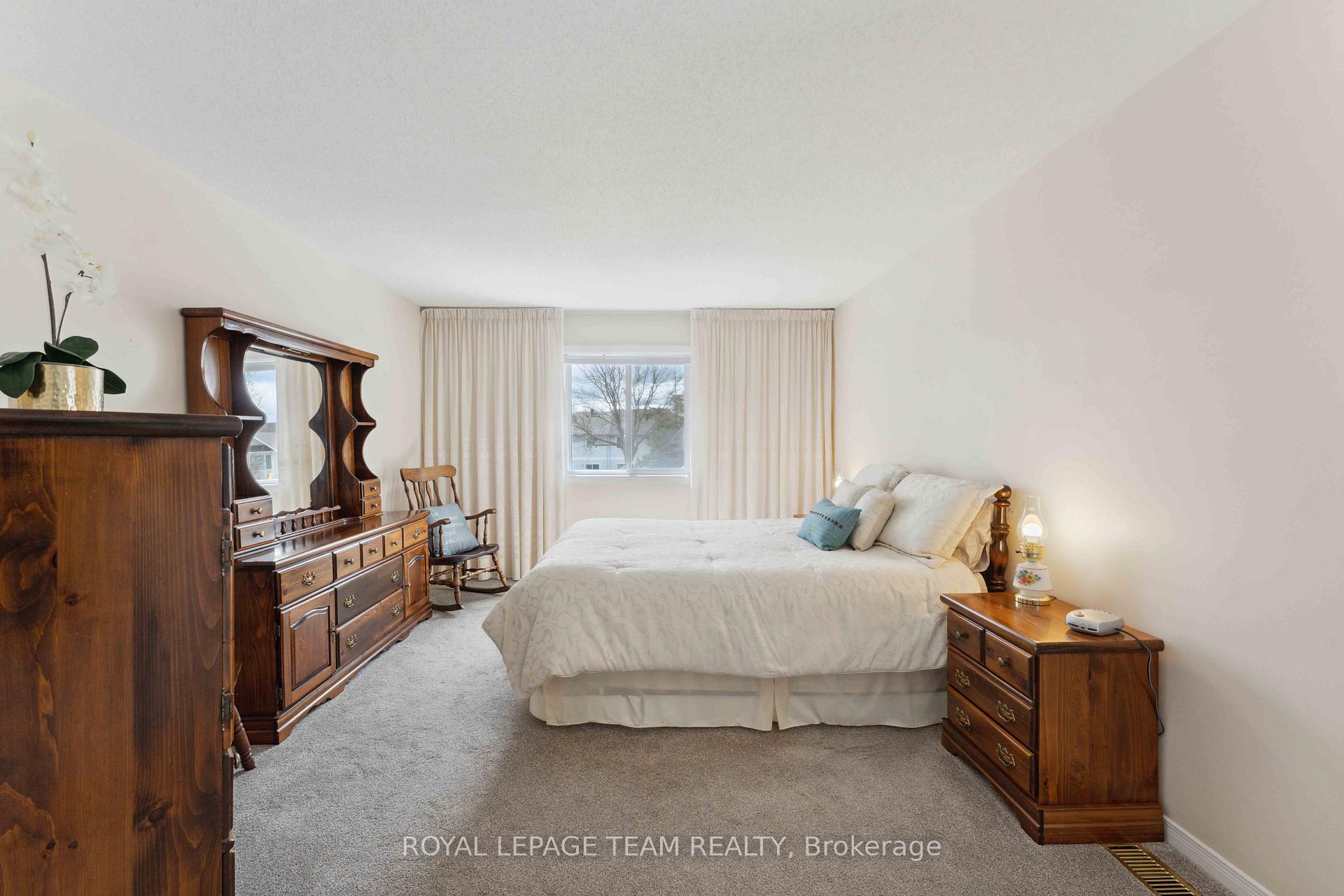 Photo 16 of 16 Royal Field Crescent, Ottawa, Barrhaven - Longfields — HOMEH