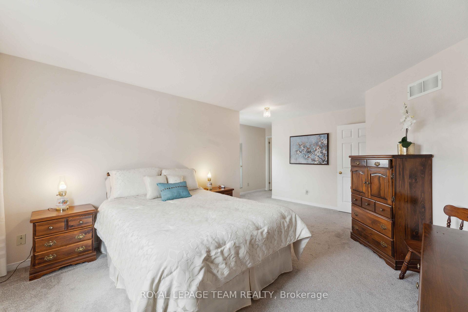 Photo 17 of 16 Royal Field Crescent, Ottawa, Barrhaven - Longfields — HOMEH