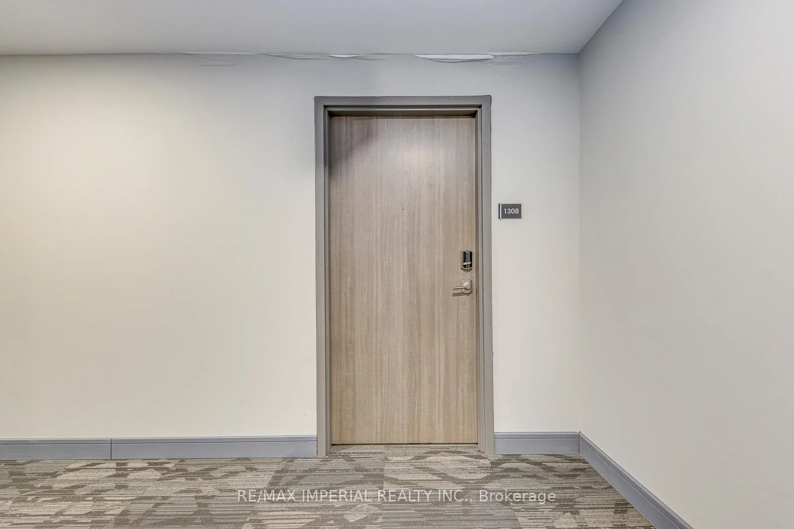 Photo 7 of Unit 1308, 49 Walnut Street S, Hamilton, Corktown — HOMEH