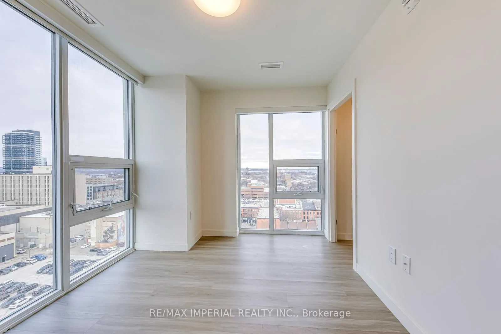 Photo 18 of Unit 1308, 49 Walnut Street S, Hamilton, Corktown — HOMEH