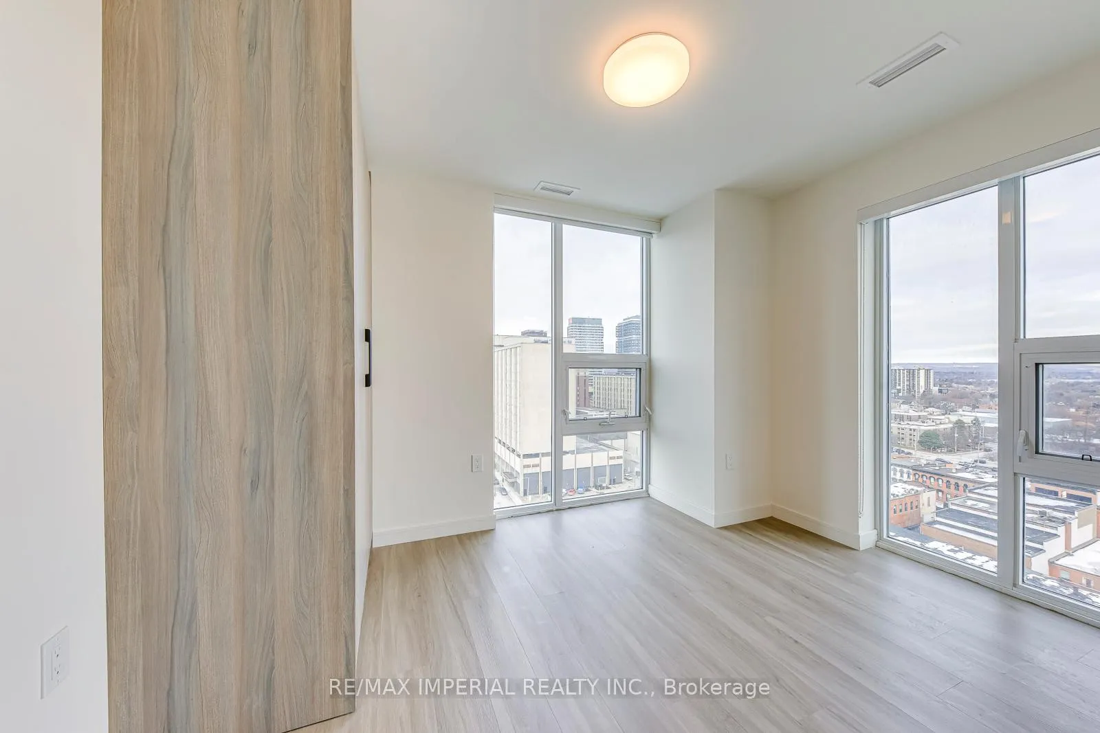 Photo 20 of Unit 1308, 49 Walnut Street S, Hamilton, Corktown — HOMEH
