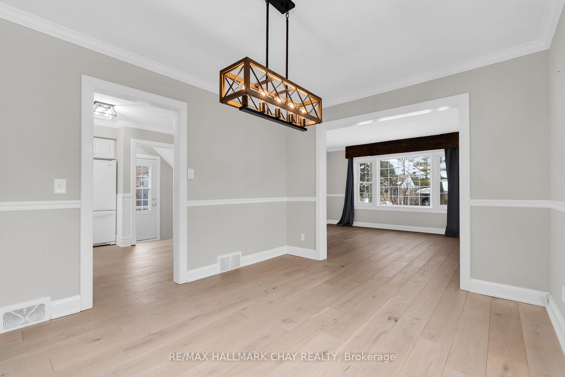 Photo 10 of 50 Newton Street, Barrie, Wellington — HOMEH