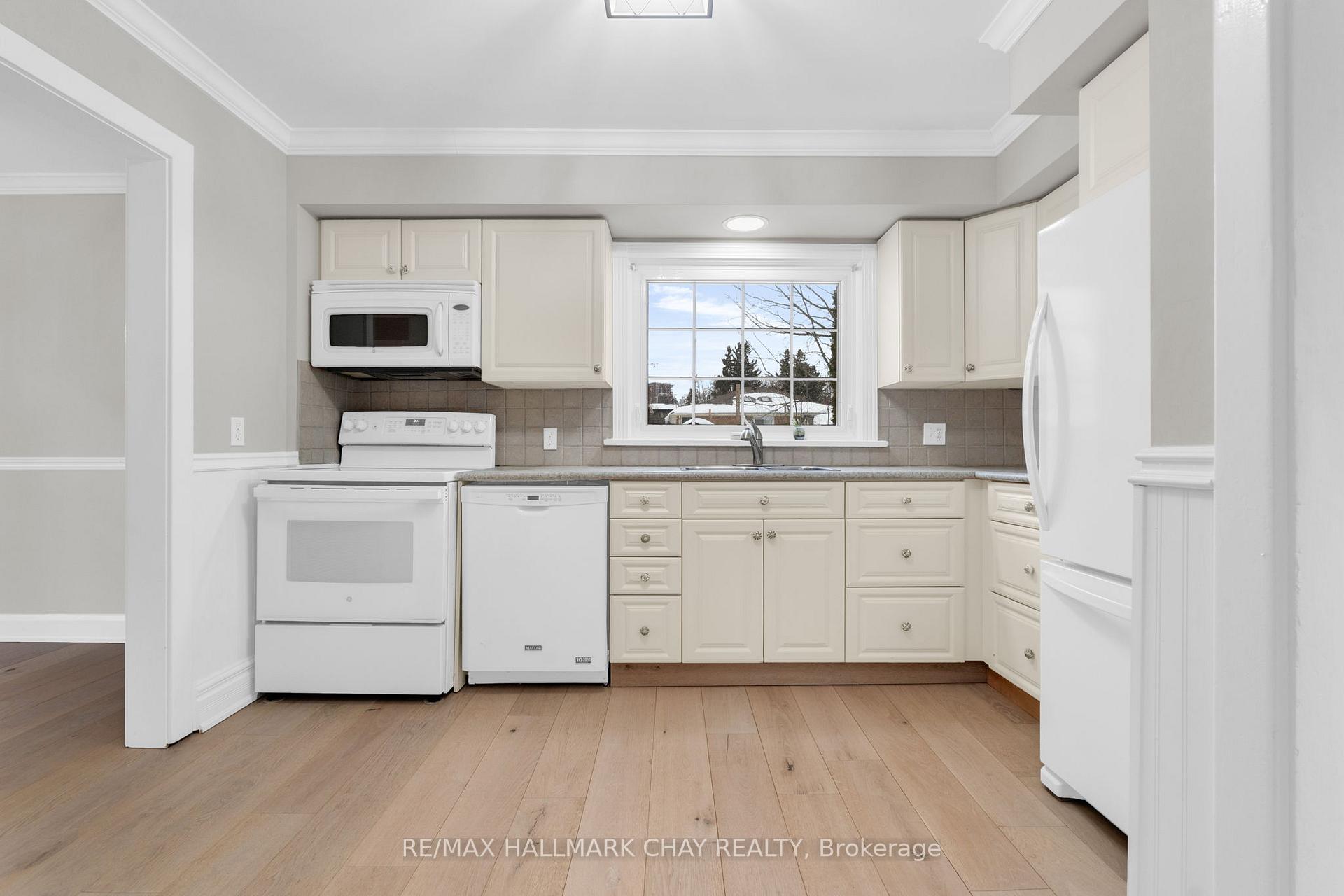 Photo 16 of 50 Newton Street, Barrie, Wellington — HOMEH