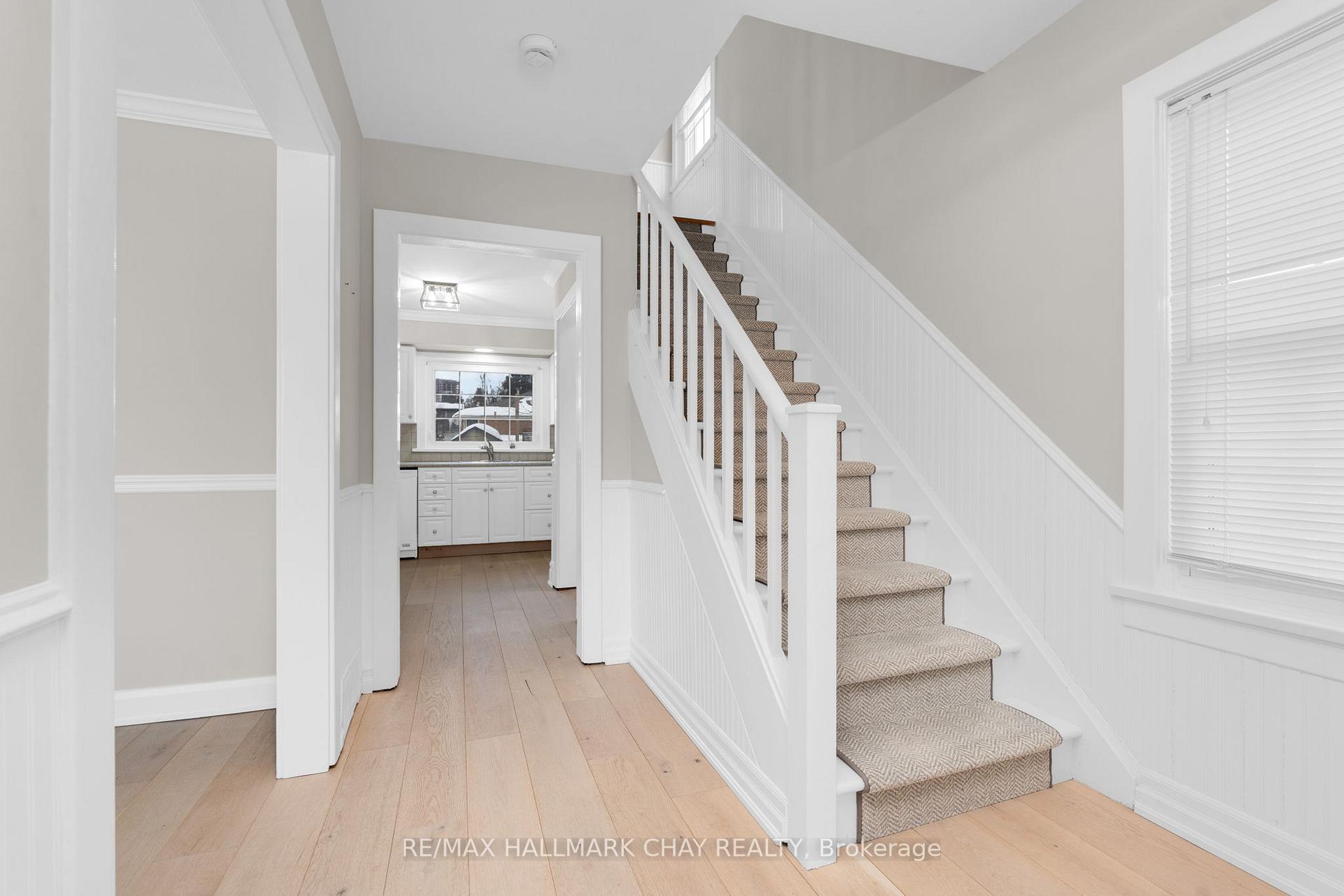 Photo 15 of 50 Newton Street, Barrie, Wellington — HOMEH