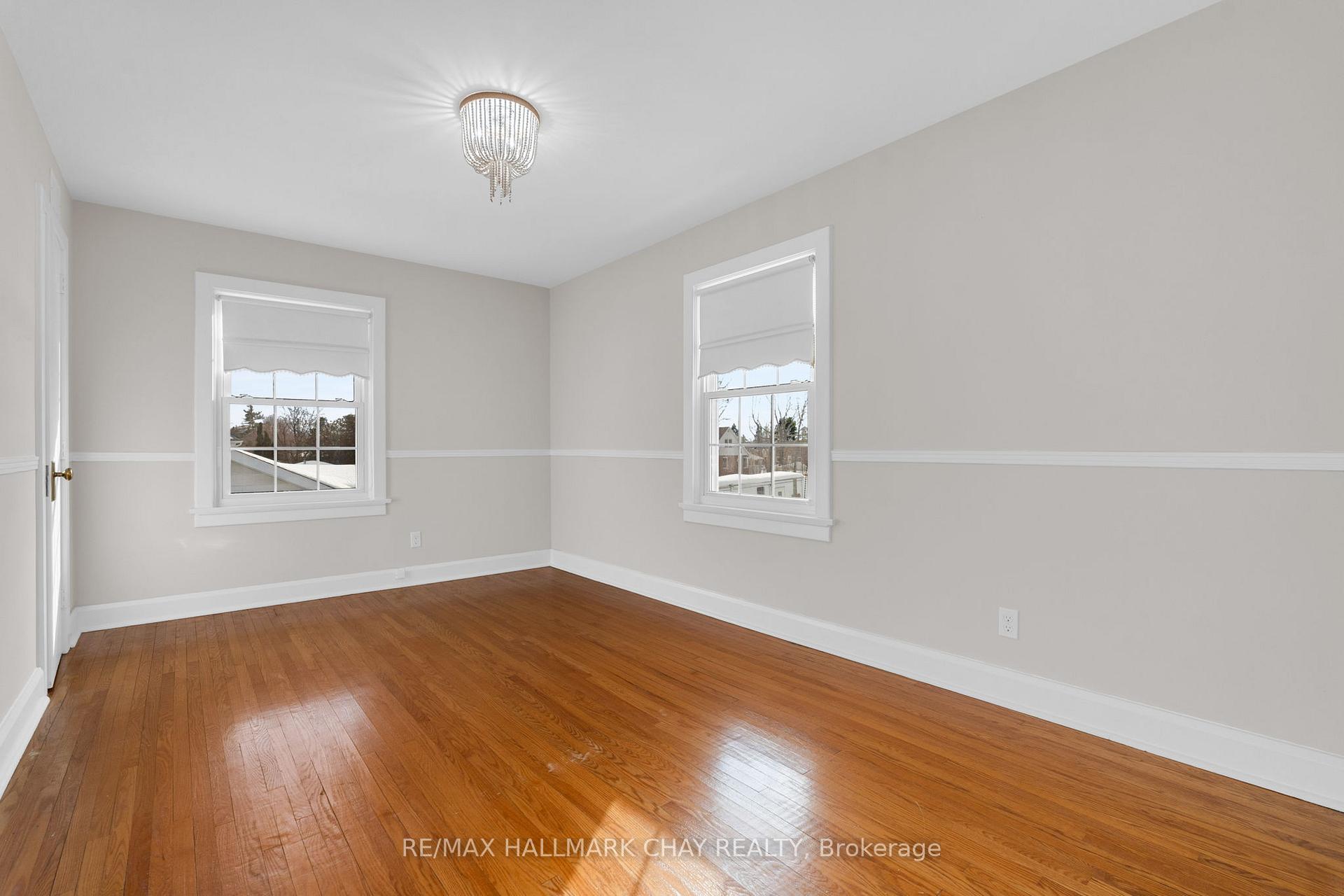 Photo 23 of 50 Newton Street, Barrie, Wellington — HOMEH