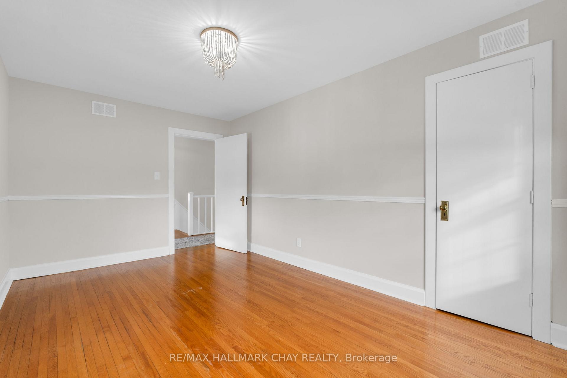 Photo 18 of 50 Newton Street, Barrie, Wellington — HOMEH