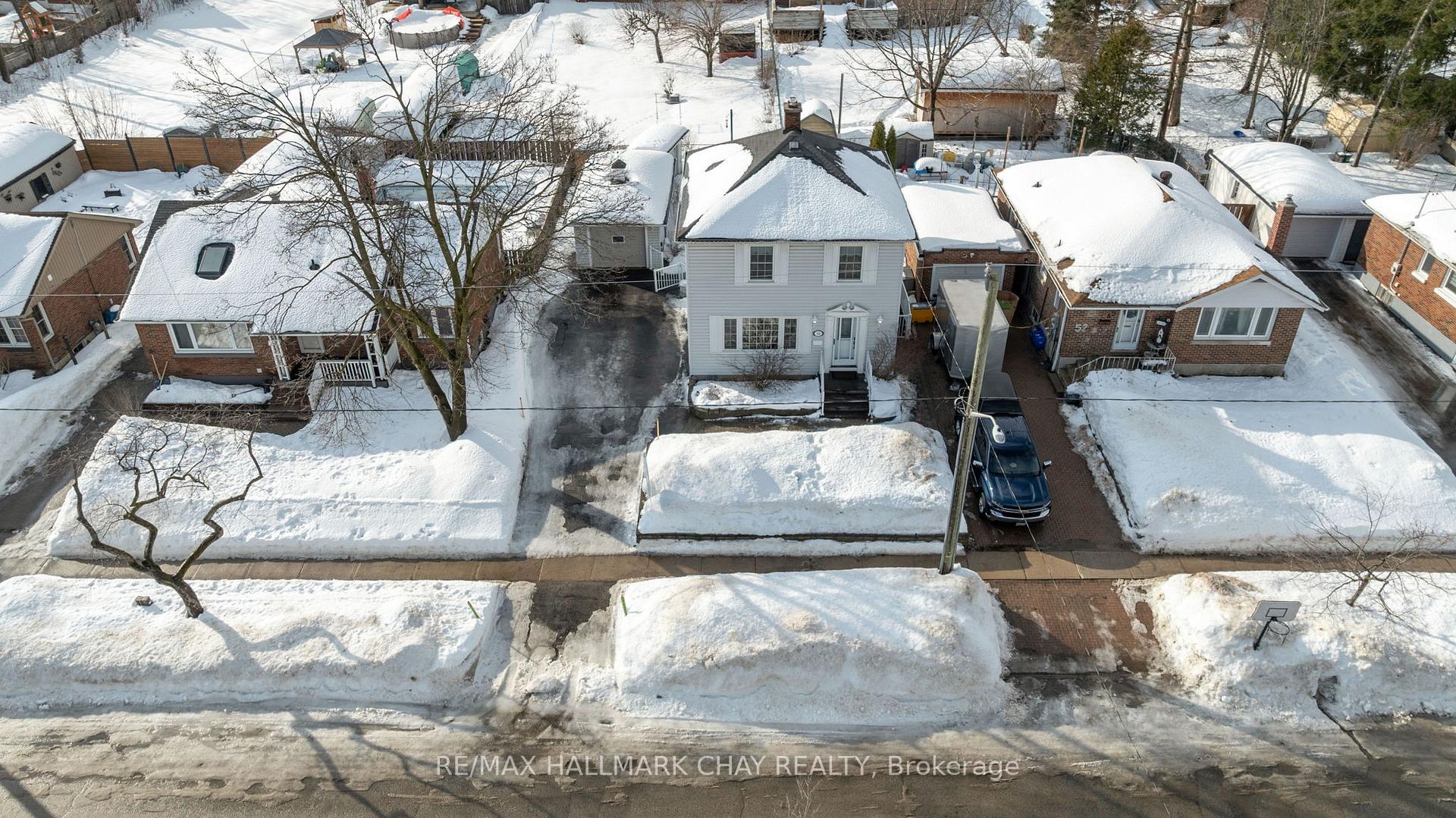 Photo 33 of 50 Newton Street, Barrie, Wellington — HOMEH