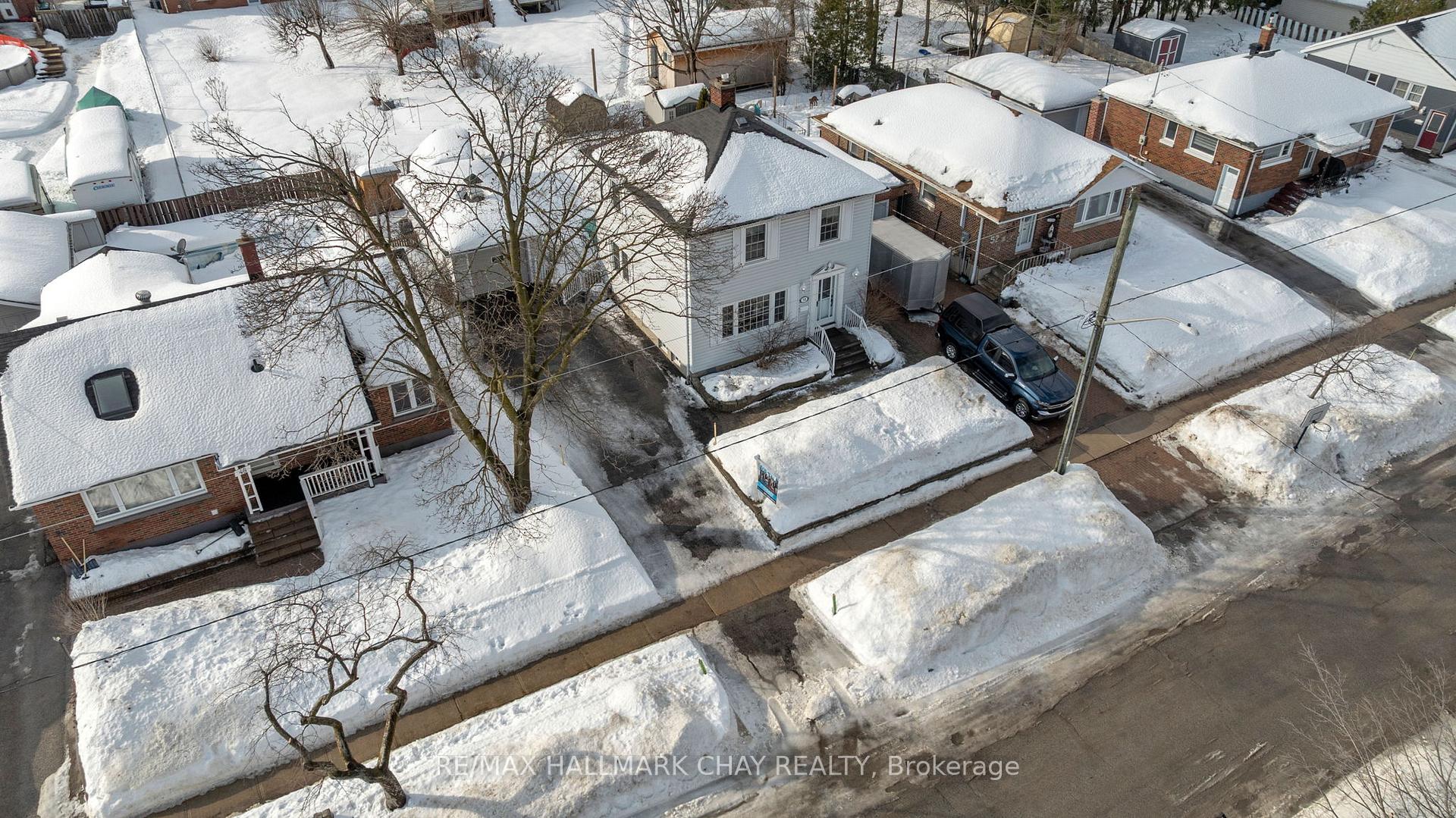 Photo 32 of 50 Newton Street, Barrie, Wellington — HOMEH