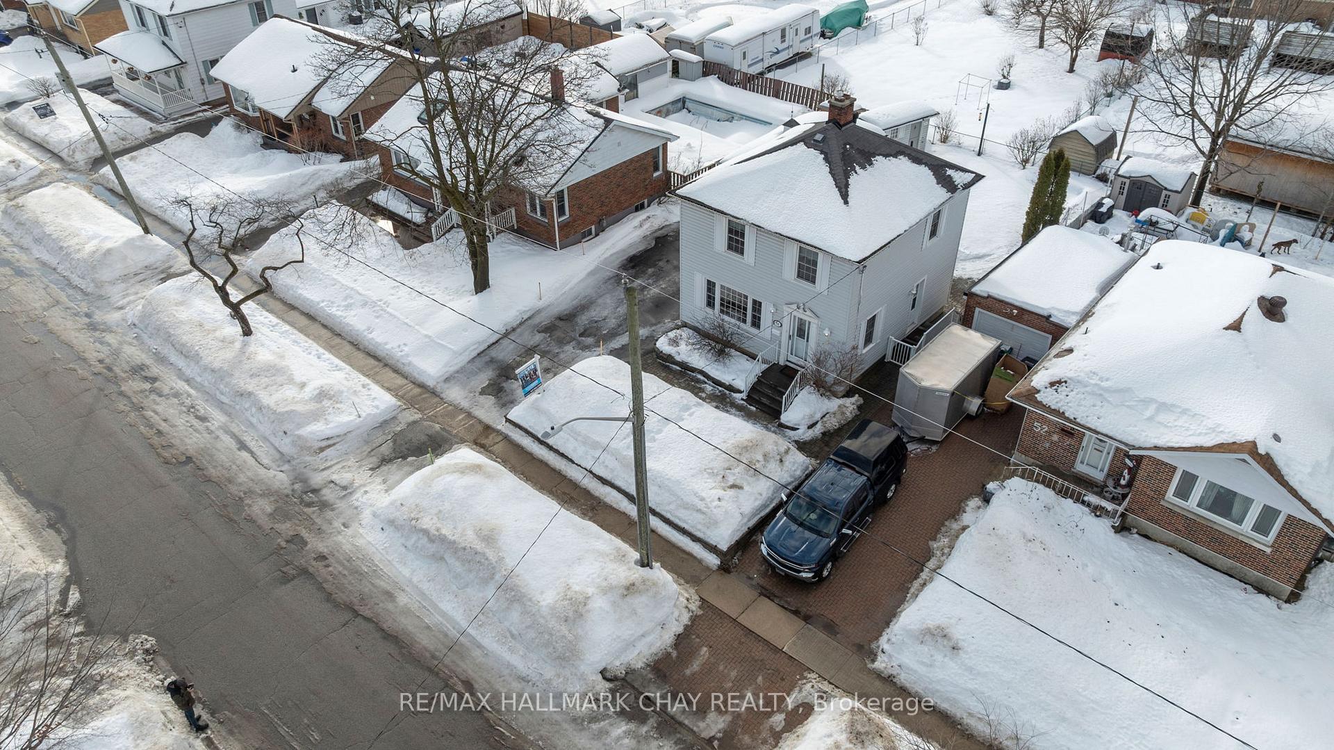 Photo 41 of 50 Newton Street, Barrie, Wellington — HOMEH