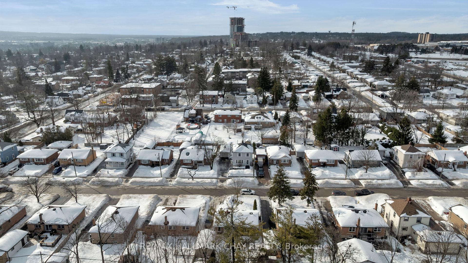 Photo 46 of 50 Newton Street, Barrie, Wellington — HOMEH