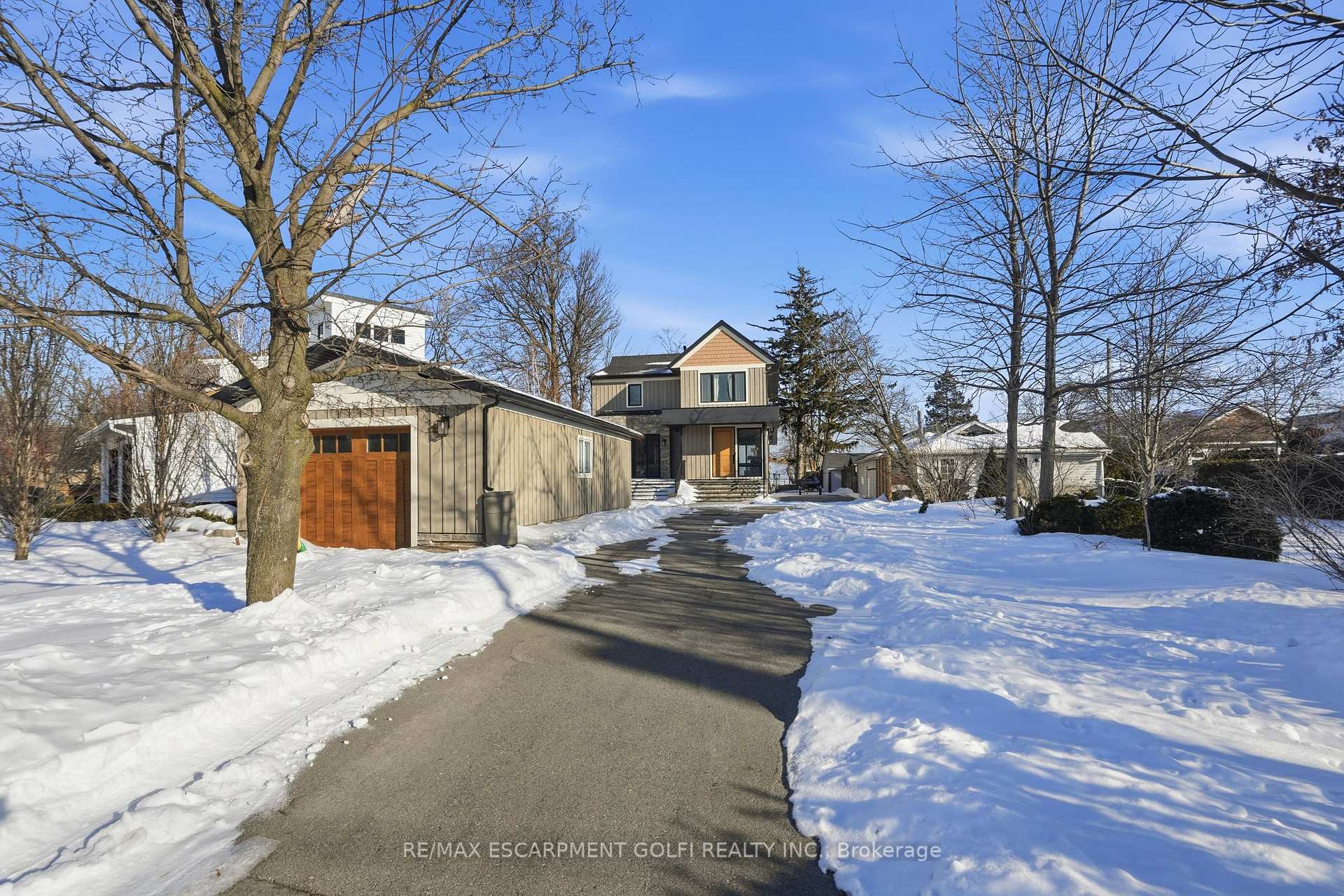 Photo 3 of 20 Lakeshore Drive, Hamilton, Lakeshore — HOMEH