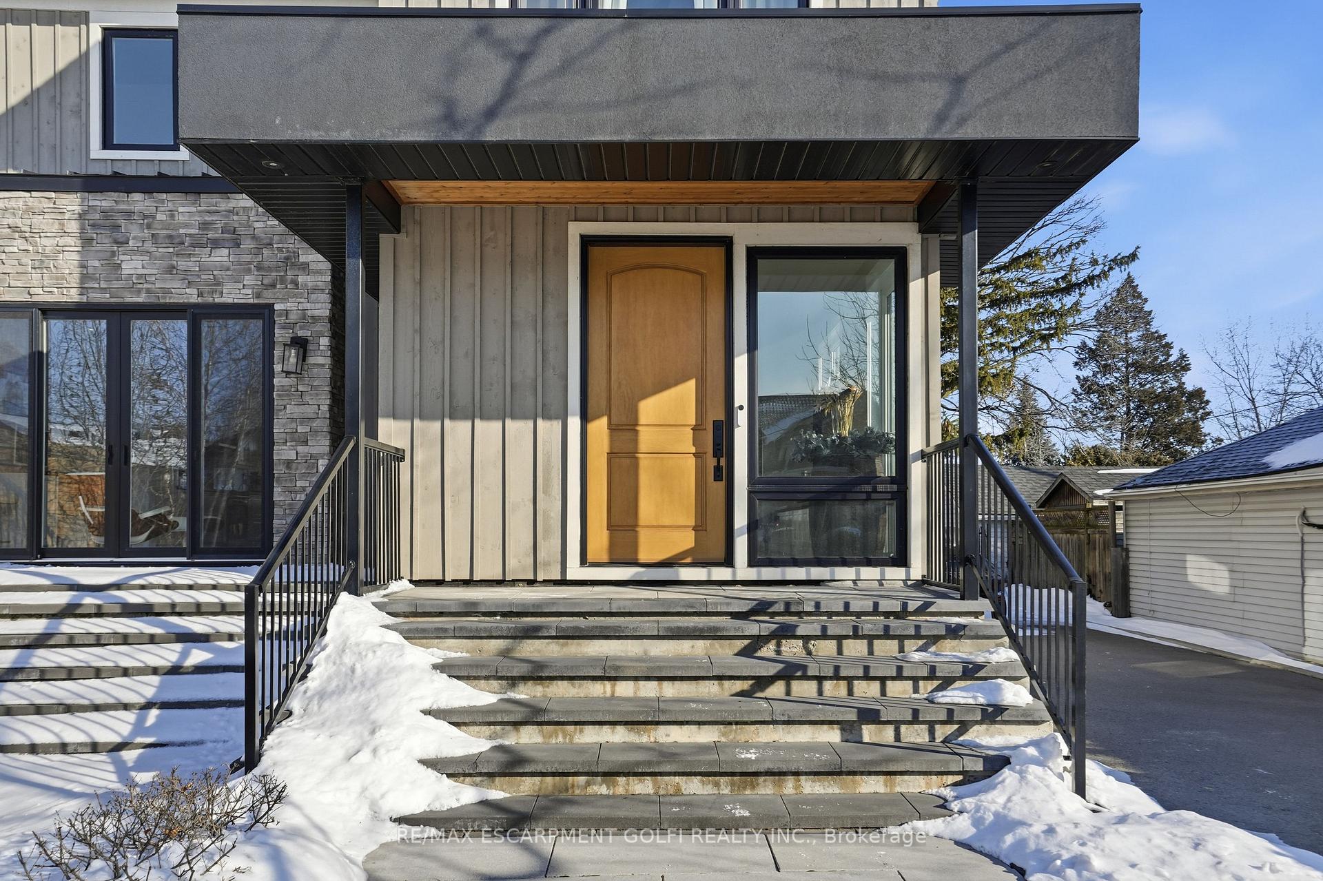 Photo 2 of 20 Lakeshore Drive, Hamilton, Lakeshore — HOMEH