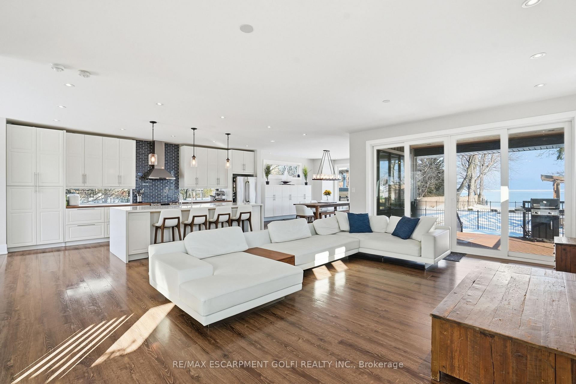 Photo 4 of 20 Lakeshore Drive, Hamilton, Lakeshore — HOMEH