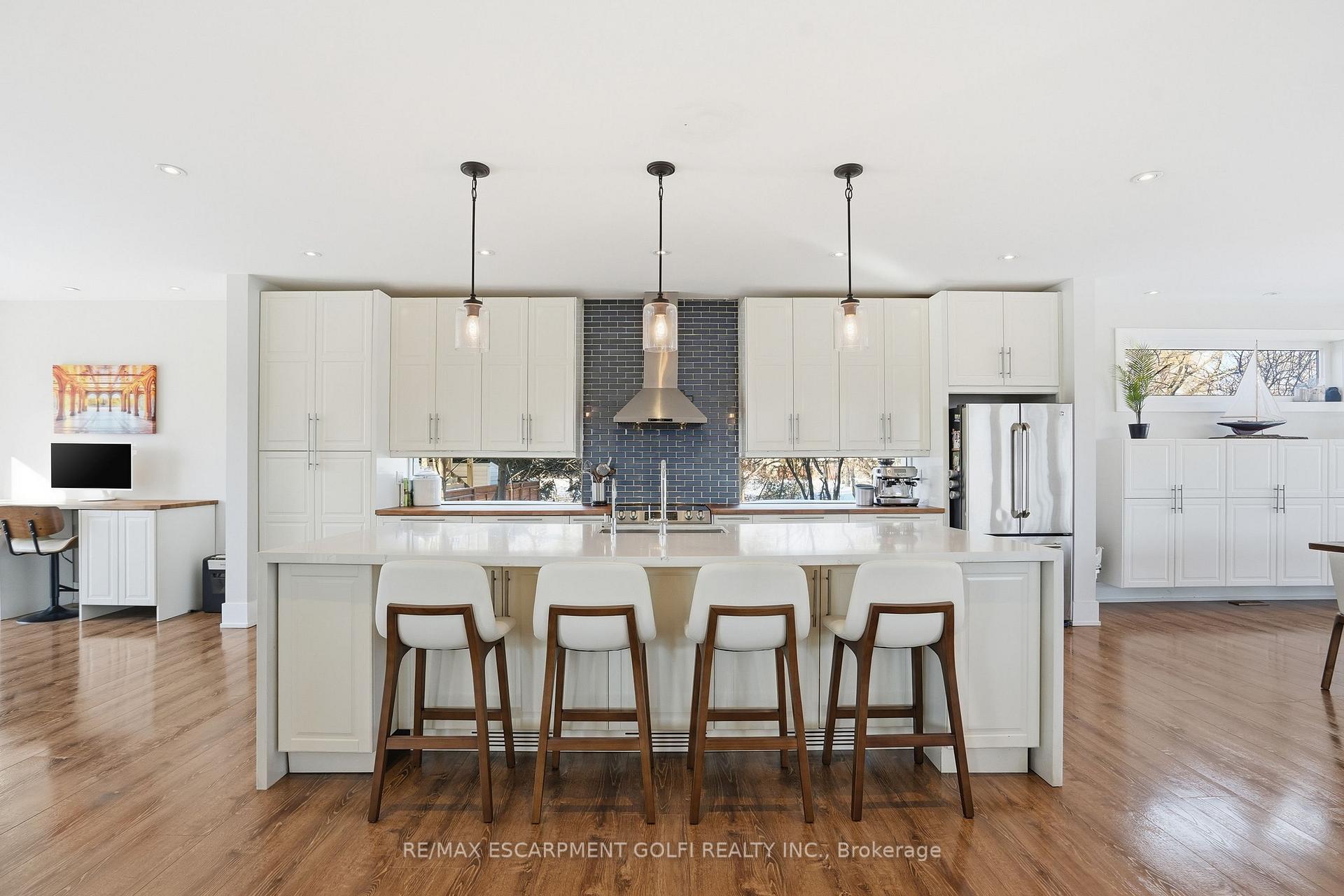 Photo 8 of 20 Lakeshore Drive, Hamilton, Lakeshore — HOMEH