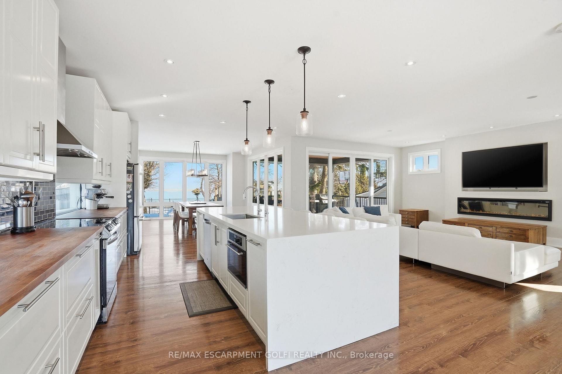 Photo 10 of 20 Lakeshore Drive, Hamilton, Lakeshore — HOMEH