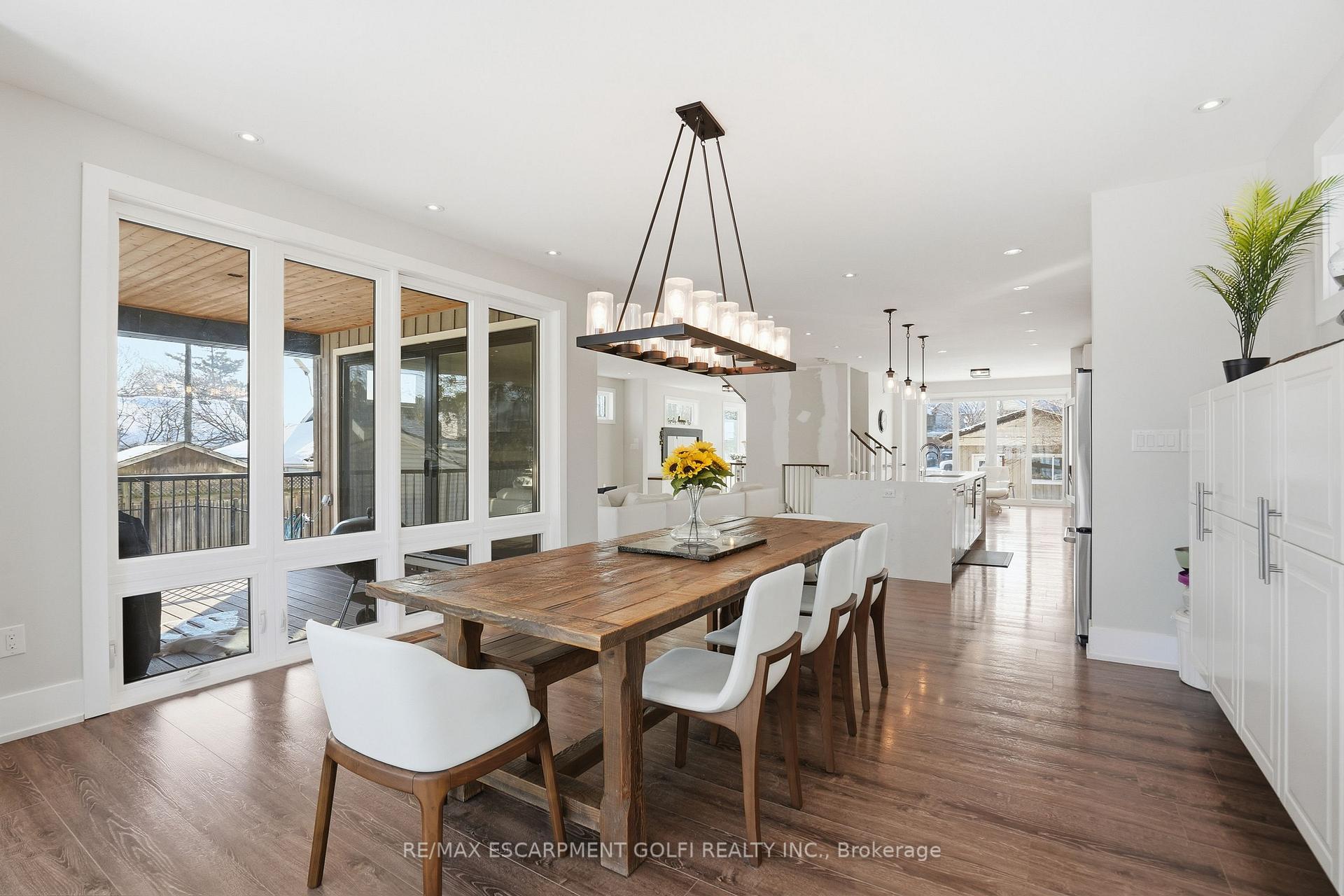 Photo 9 of 20 Lakeshore Drive, Hamilton, Lakeshore — HOMEH