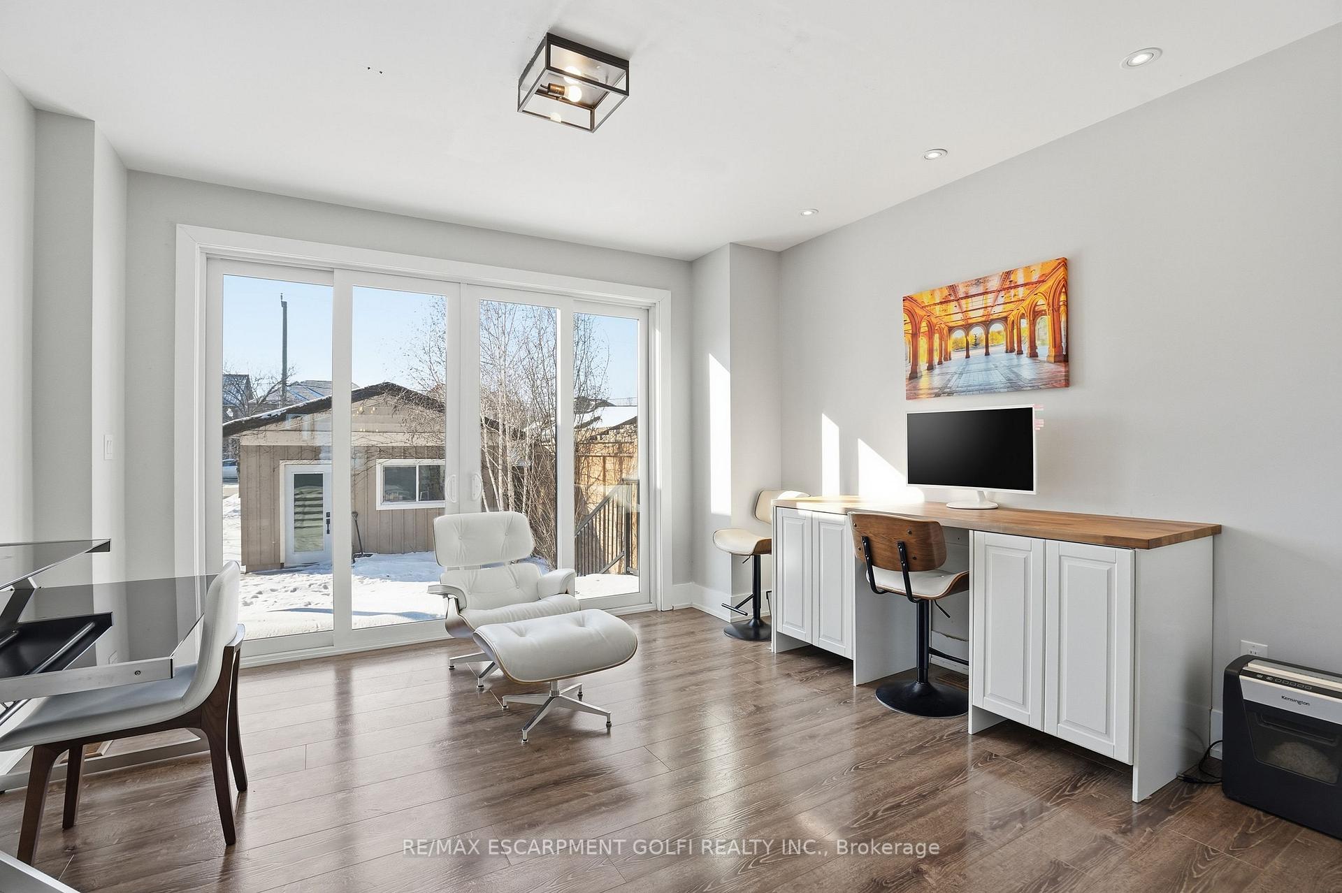 Photo 15 of 20 Lakeshore Drive, Hamilton, Lakeshore — HOMEH