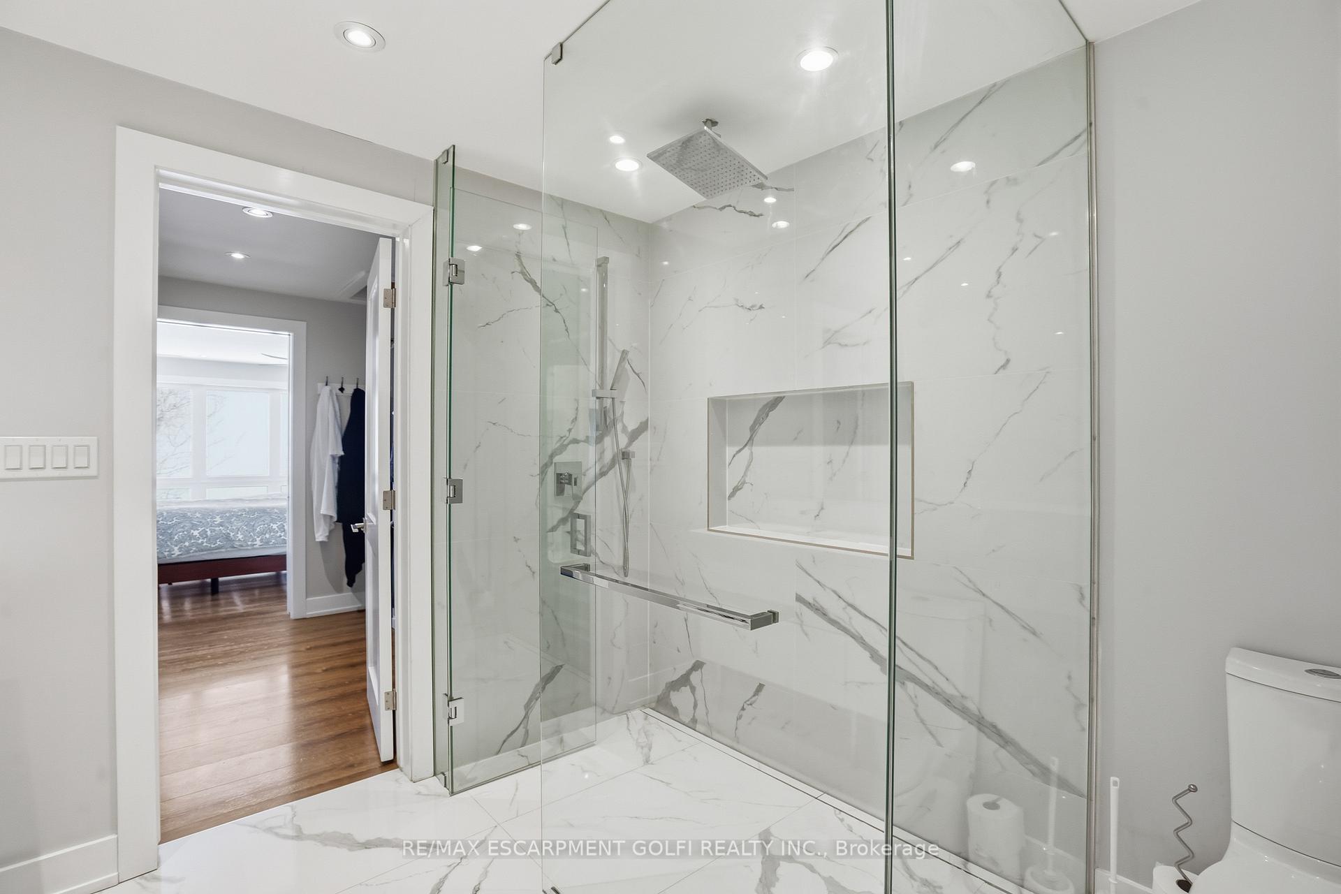 Photo 18 of 20 Lakeshore Drive, Hamilton, Lakeshore — HOMEH