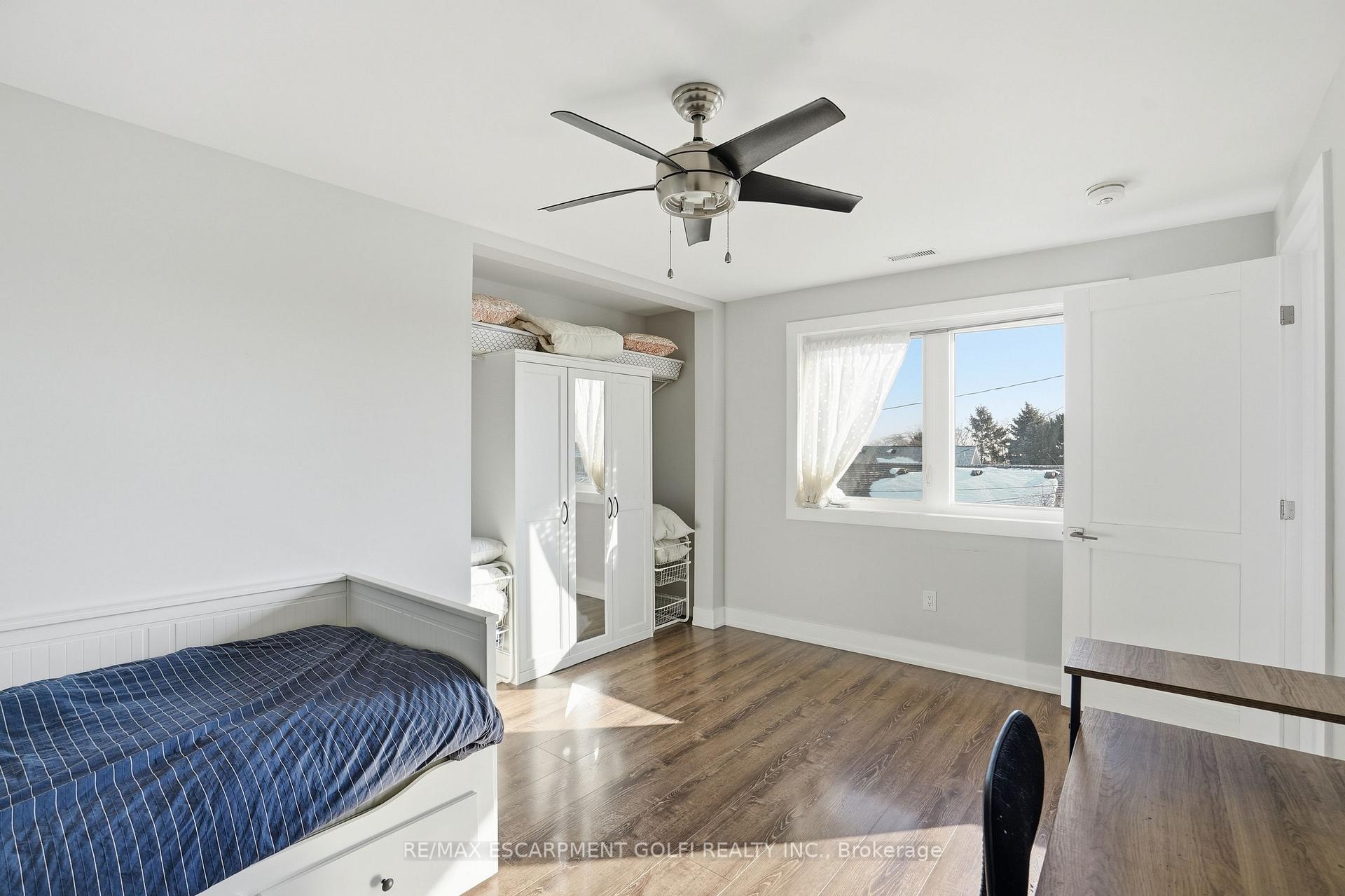 Photo 17 of 20 Lakeshore Drive, Hamilton, Lakeshore — HOMEH