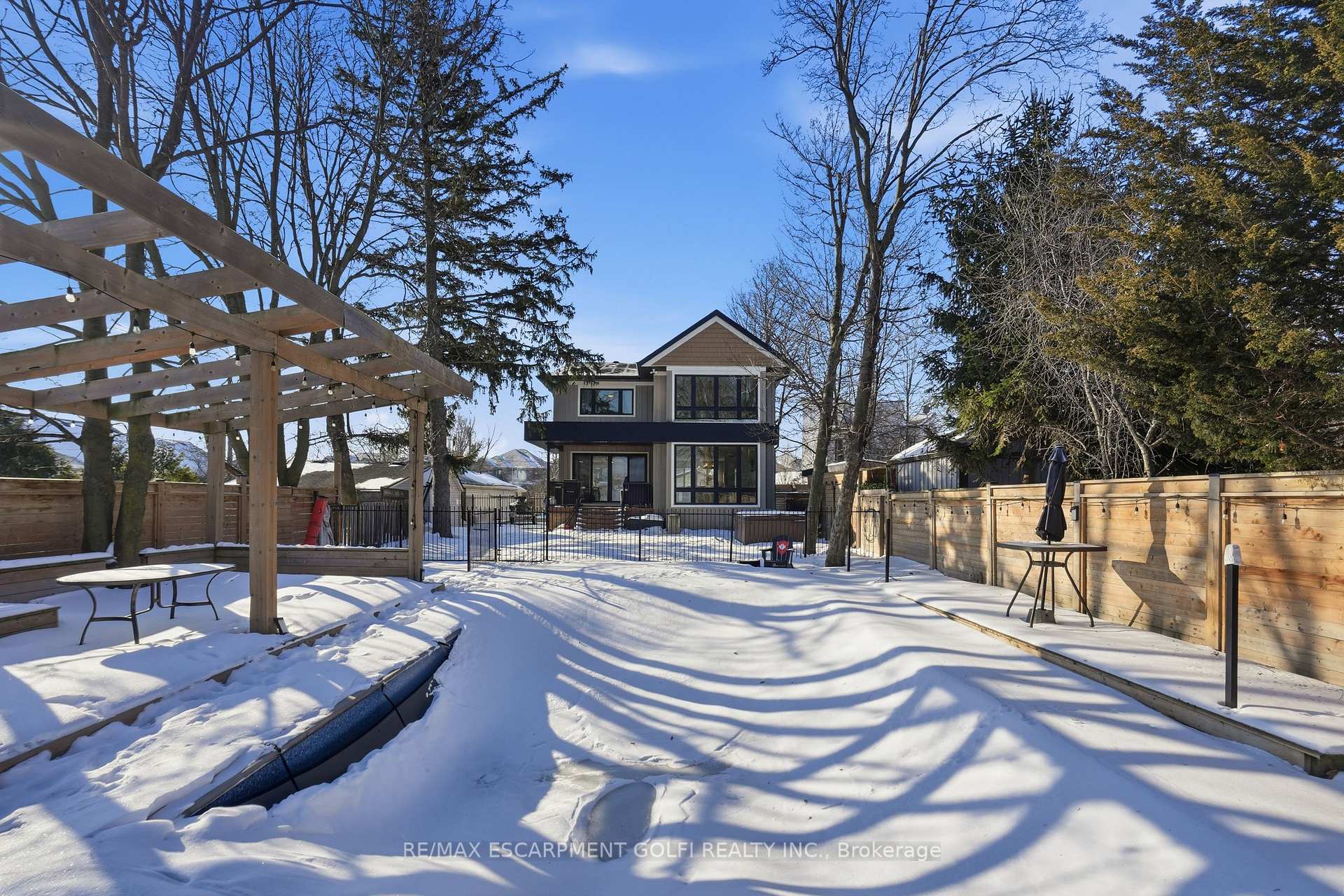 Photo 36 of 20 Lakeshore Drive, Hamilton, Lakeshore — HOMEH