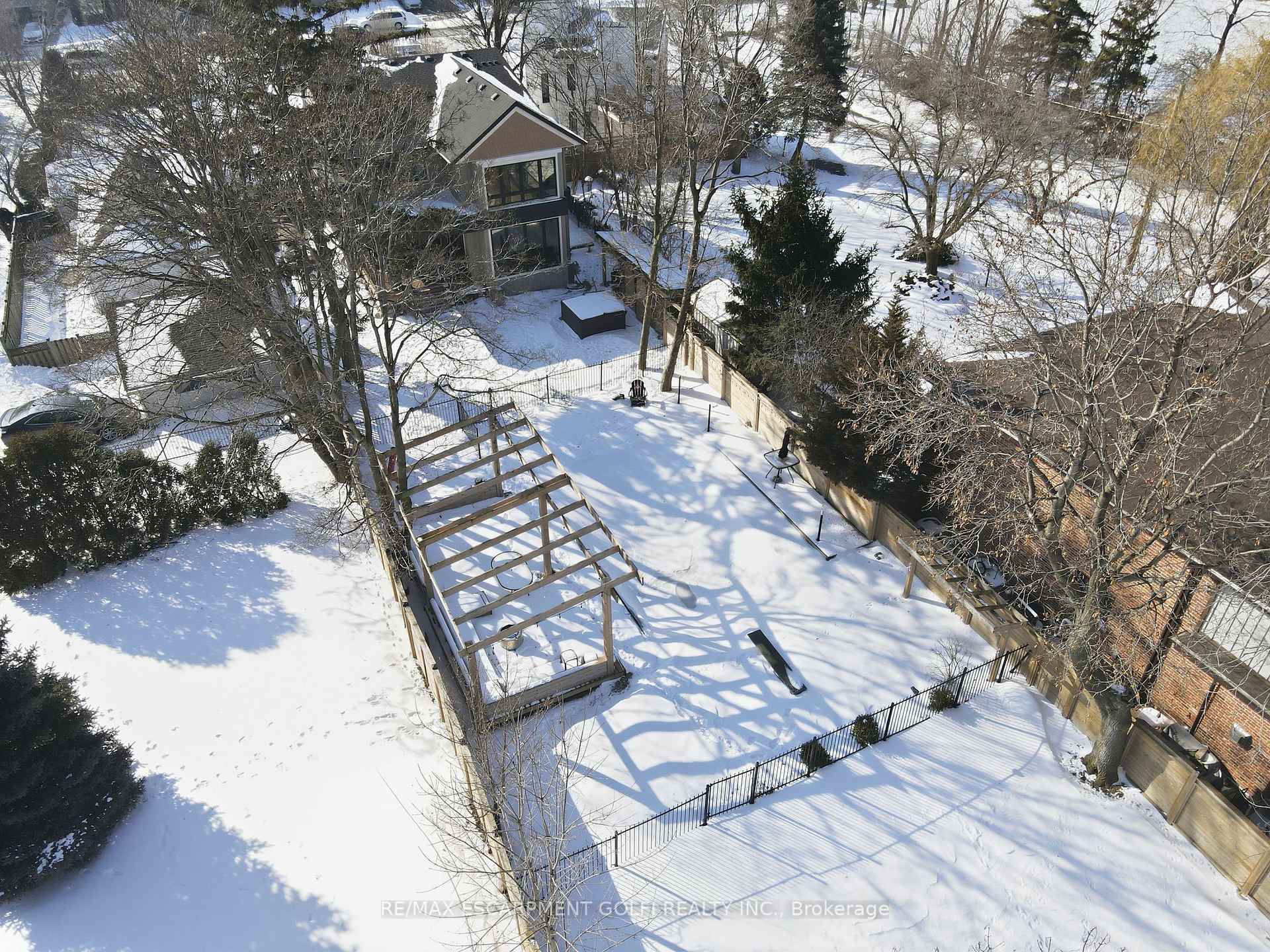 Photo 35 of 20 Lakeshore Drive, Hamilton, Lakeshore — HOMEH