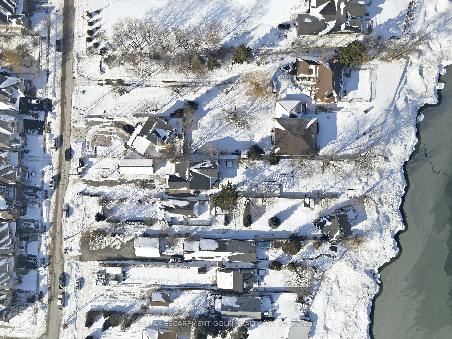 Photo 37 of 20 Lakeshore Drive, Hamilton, Lakeshore — HOMEH