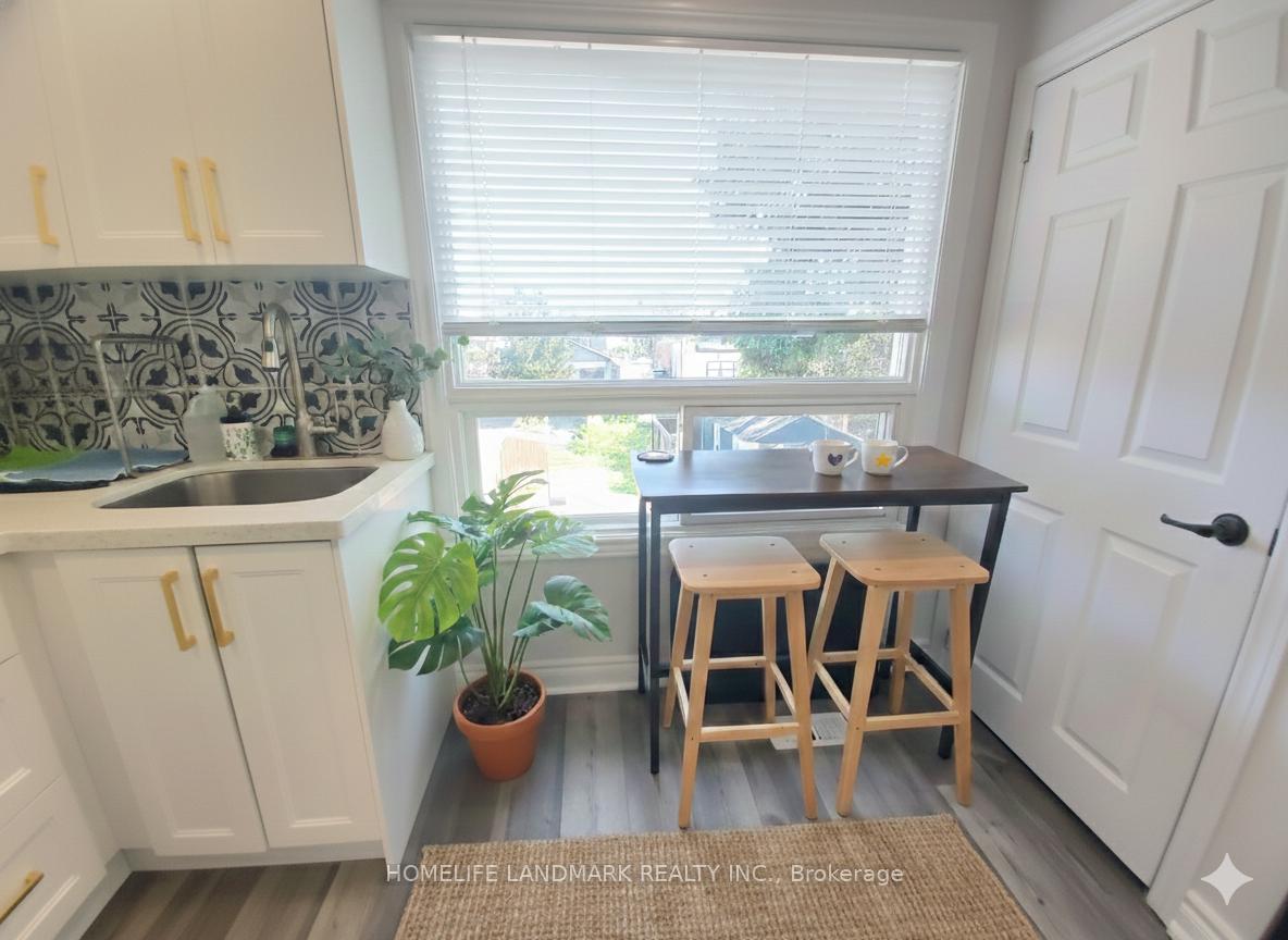 Photo 6 of Unit Upper, 43 Enderby Road, Toronto, East End-Danforth — HOMEH
