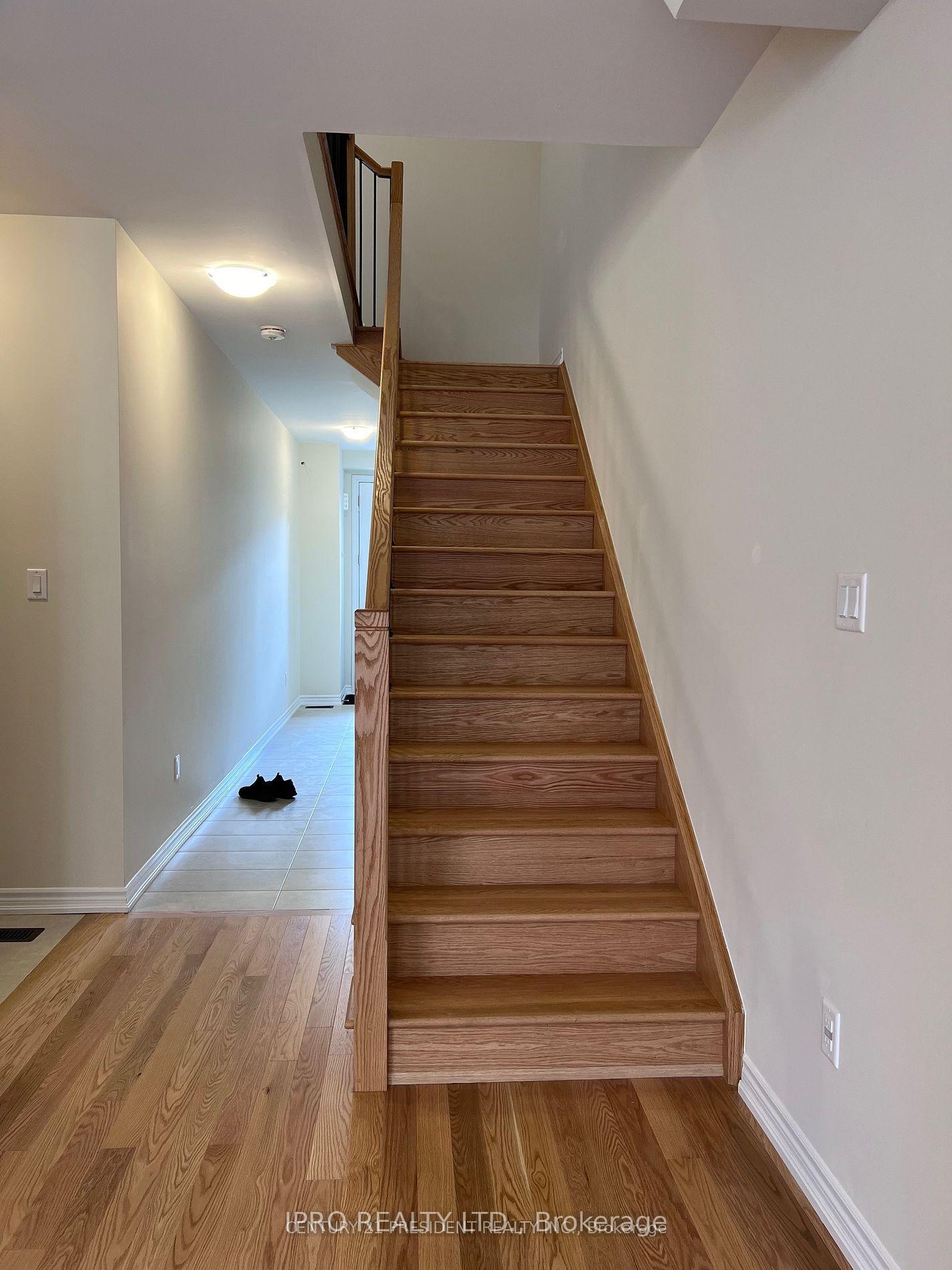 Photo 11 of 1425 Almonte Drive, Burlington, Tyandaga — HOMEH