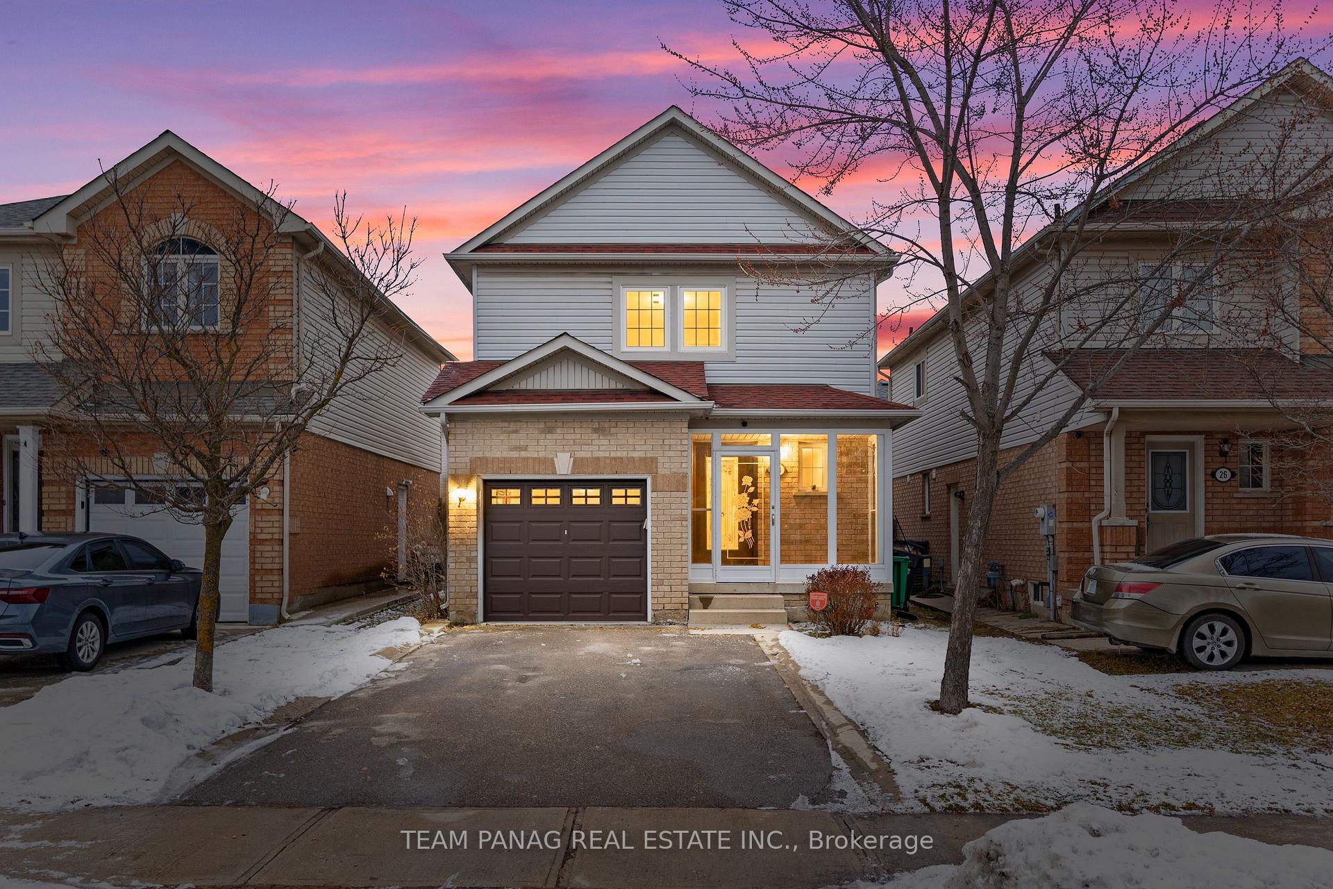 Photo 1 of 28 Oakmeadow Drive, Brampton, Fletcher's Meadow — HOMEH