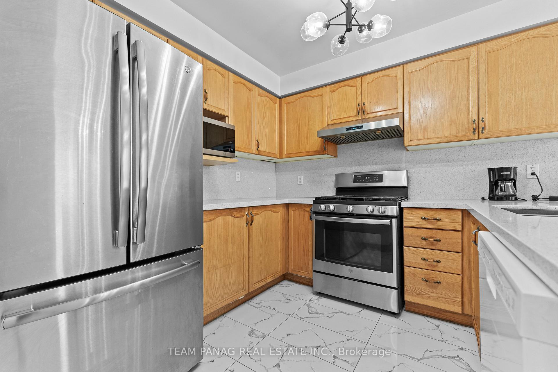 Photo 6 of 28 Oakmeadow Drive, Brampton, Fletcher's Meadow — HOMEH