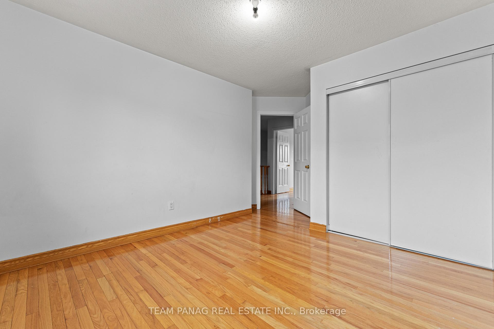 Photo 15 of 28 Oakmeadow Drive, Brampton, Fletcher's Meadow — HOMEH