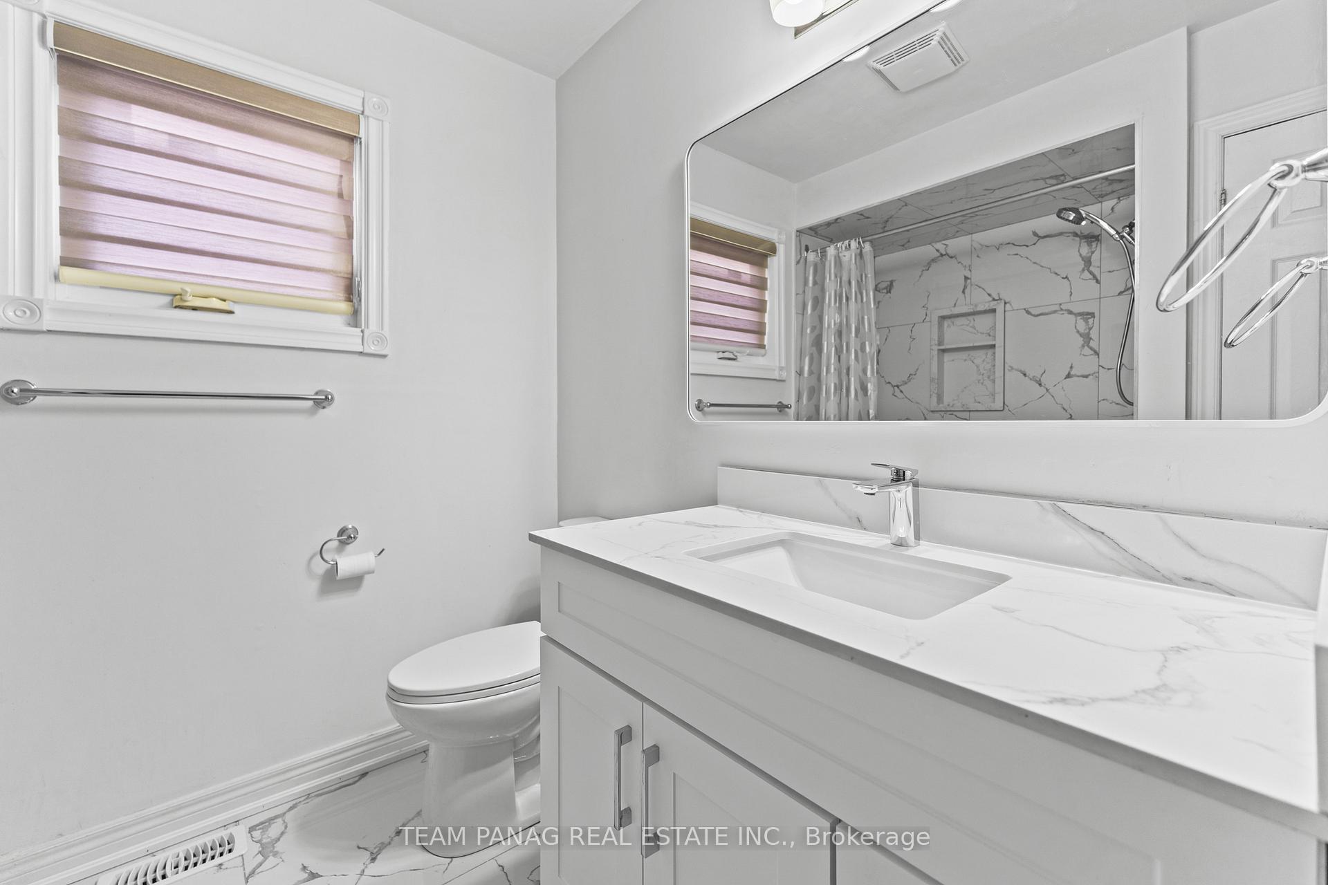 Photo 20 of 28 Oakmeadow Drive, Brampton, Fletcher's Meadow — HOMEH