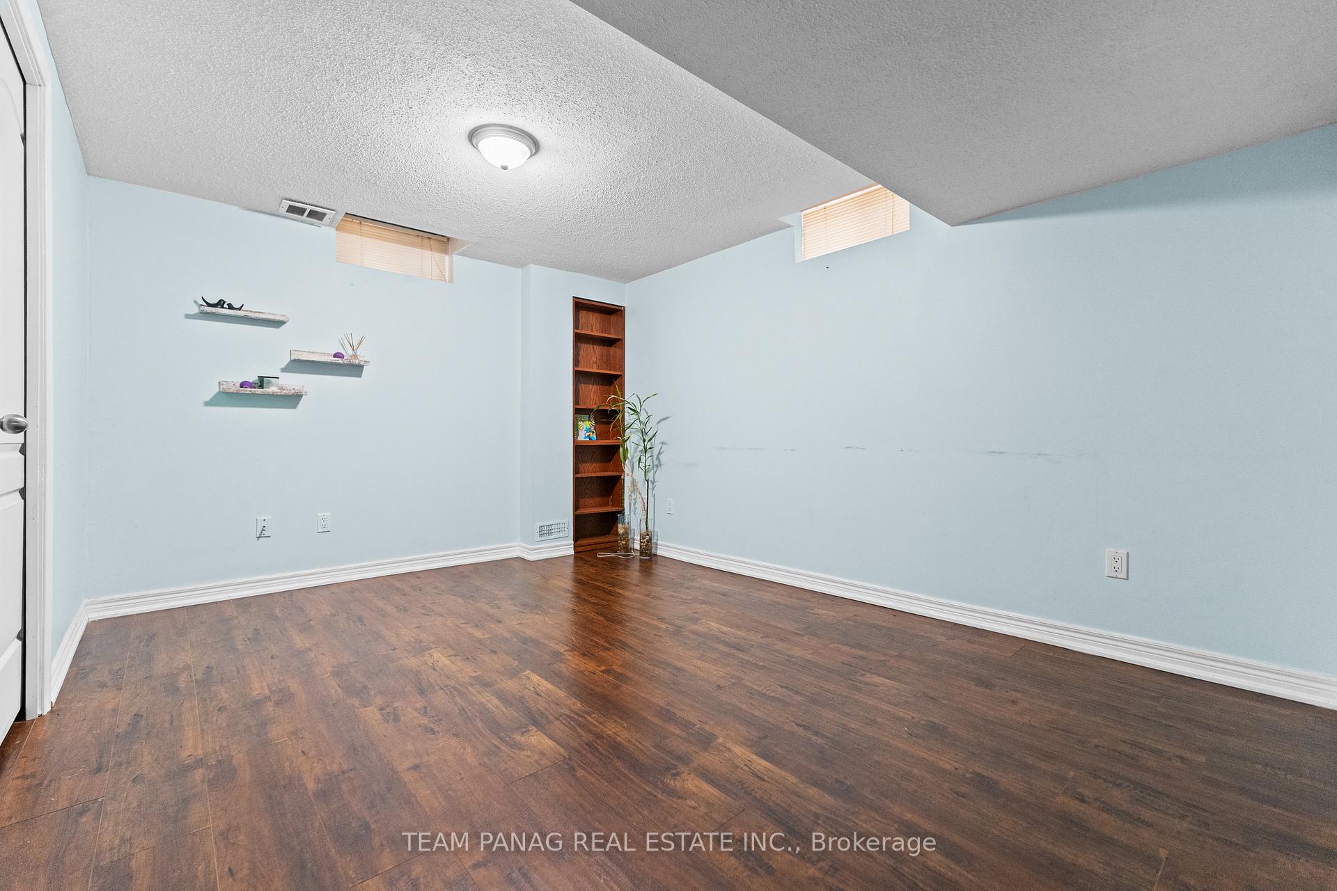 Photo 22 of 28 Oakmeadow Drive, Brampton, Fletcher's Meadow — HOMEH