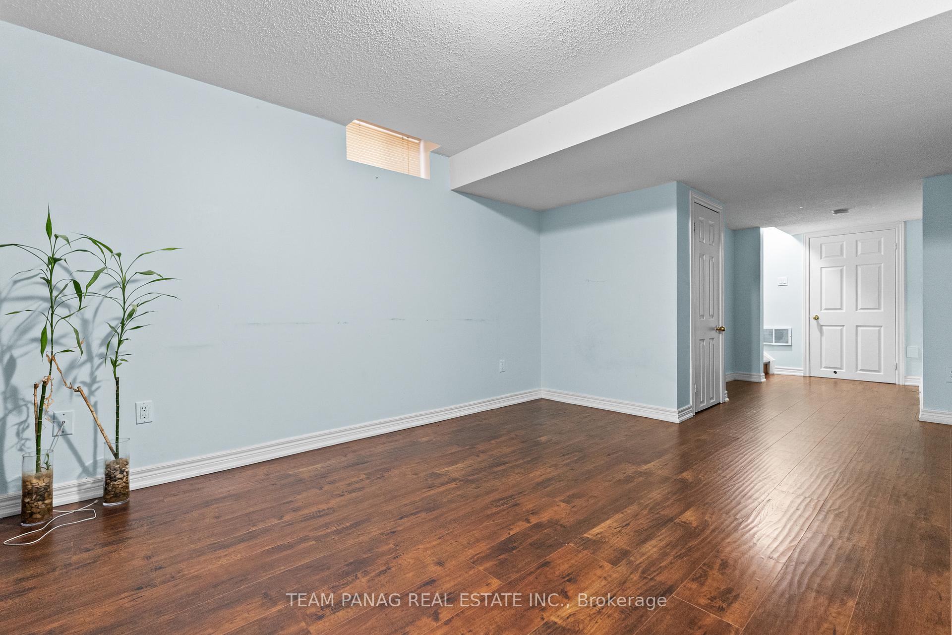 Photo 23 of 28 Oakmeadow Drive, Brampton, Fletcher's Meadow — HOMEH