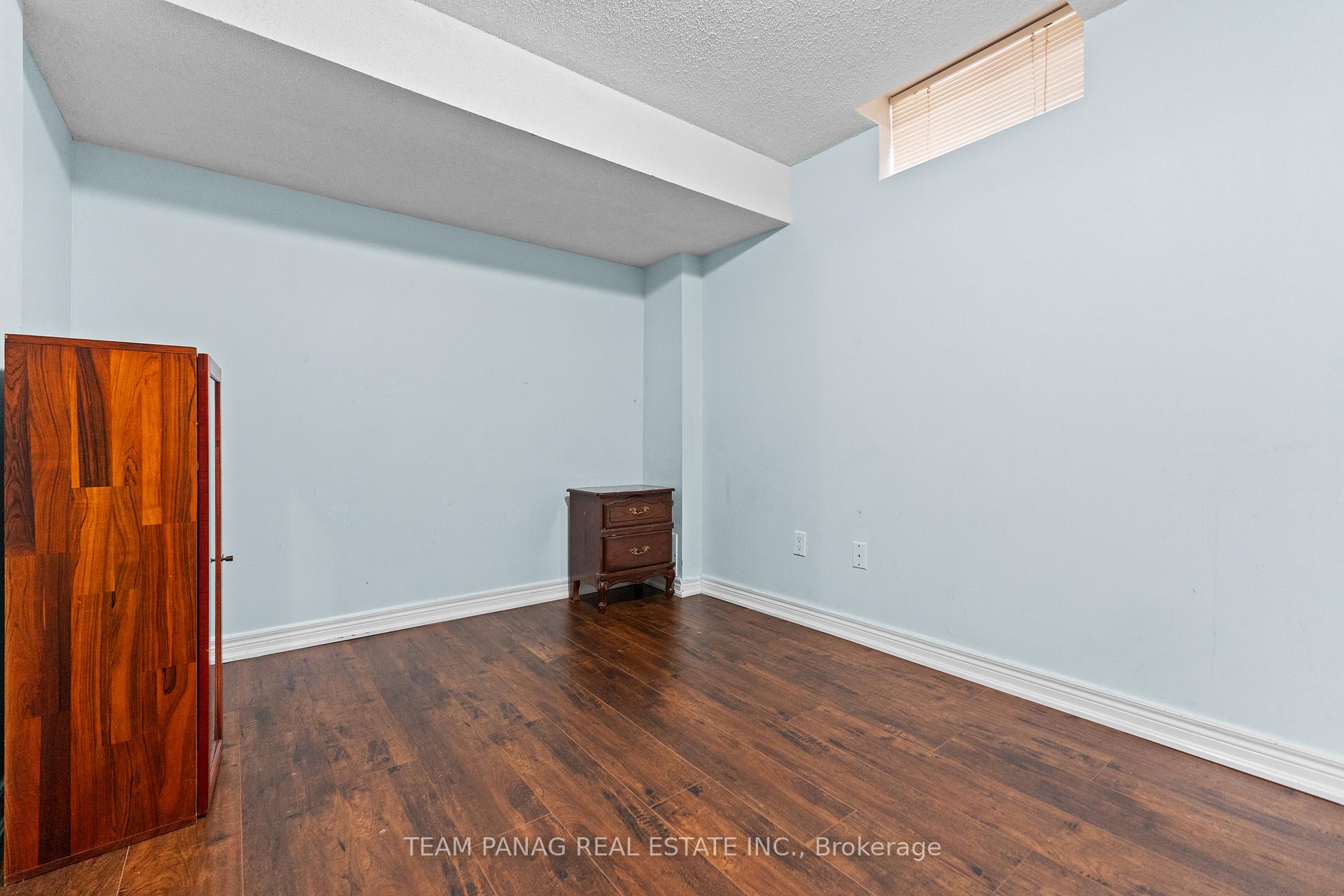 Photo 30 of 28 Oakmeadow Drive, Brampton, Fletcher's Meadow — HOMEH
