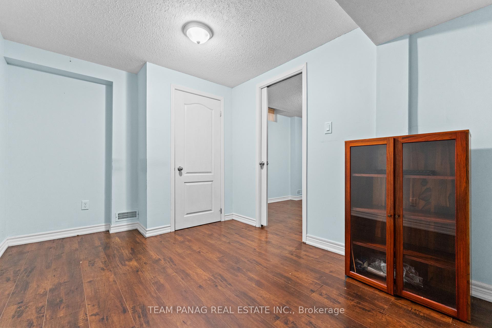 Photo 21 of 28 Oakmeadow Drive, Brampton, Fletcher's Meadow — HOMEH