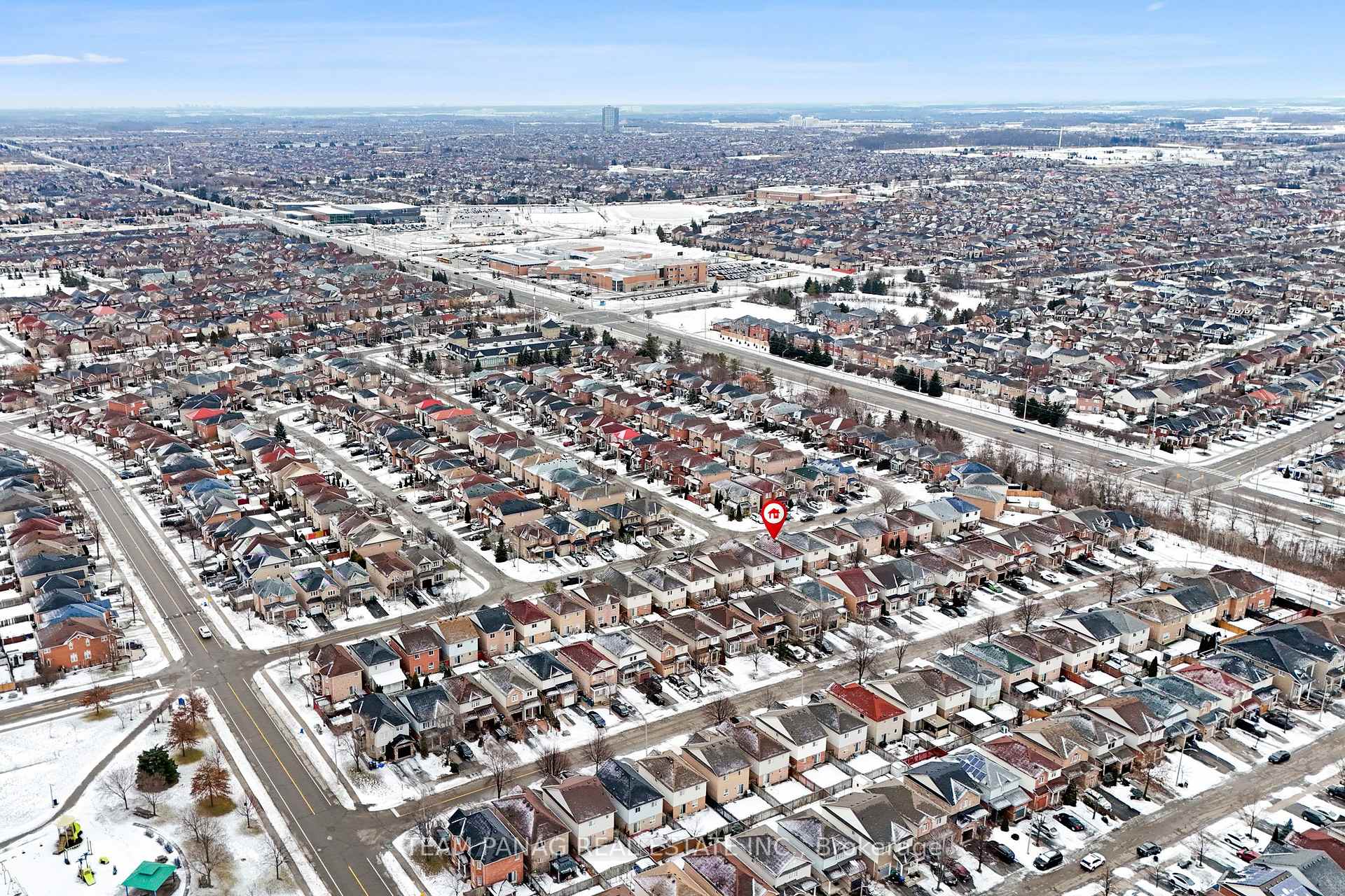 Photo 24 of 28 Oakmeadow Drive, Brampton, Fletcher's Meadow — HOMEH