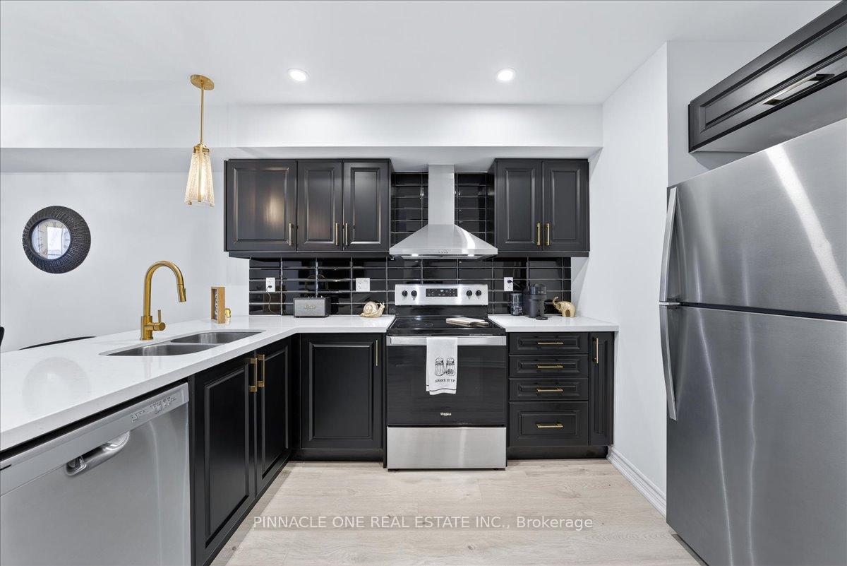 Photo 2 of Unit 4, 41 Pumpkin Corner Crescent, Barrie, Rural Barrie Southeast — HOMEH