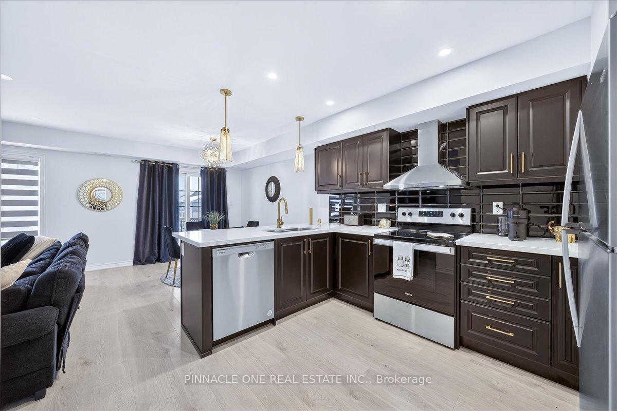 Photo 3 of Unit 4, 41 Pumpkin Corner Crescent, Barrie, Rural Barrie Southeast — HOMEH