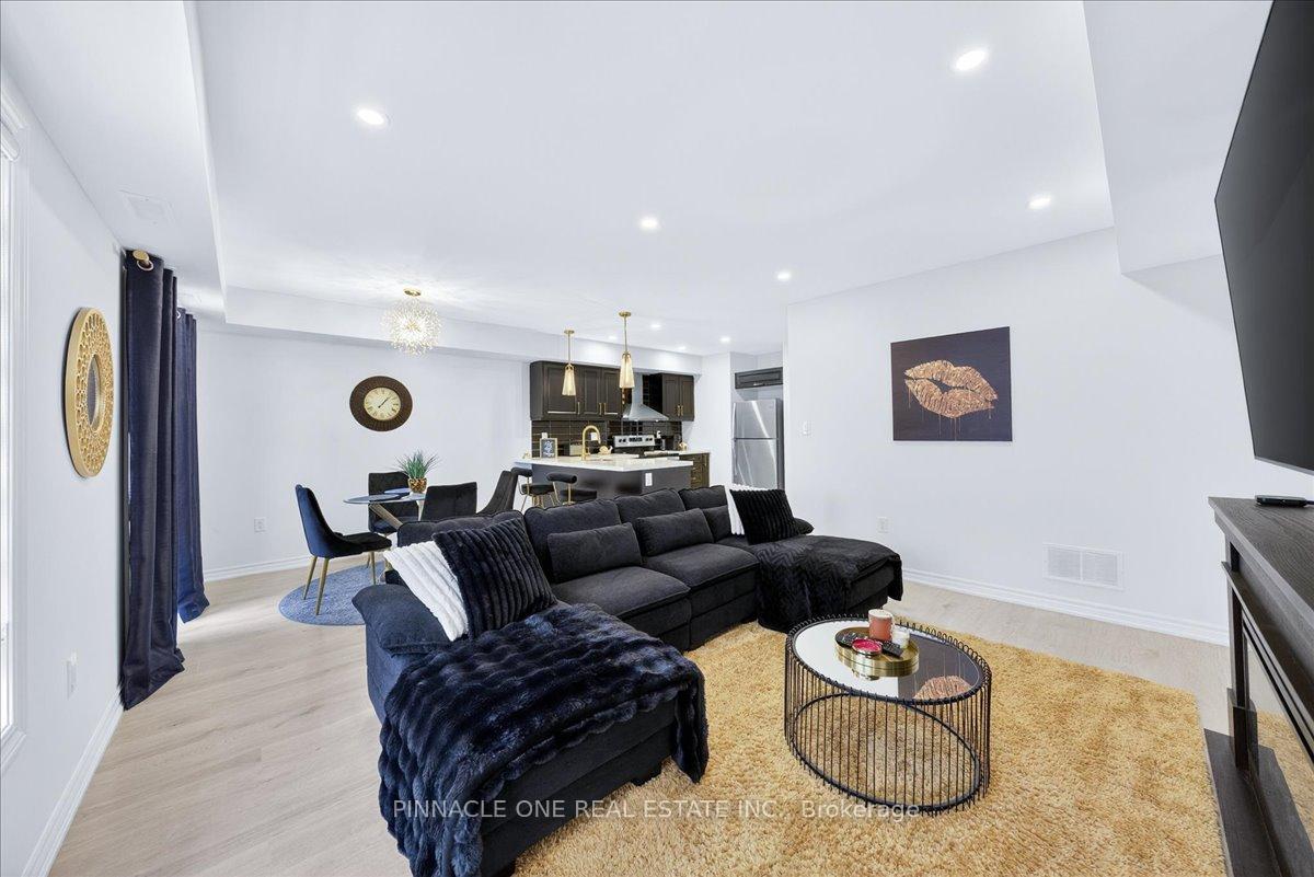 Photo 10 of Unit 4, 41 Pumpkin Corner Crescent, Barrie, Rural Barrie Southeast — HOMEH